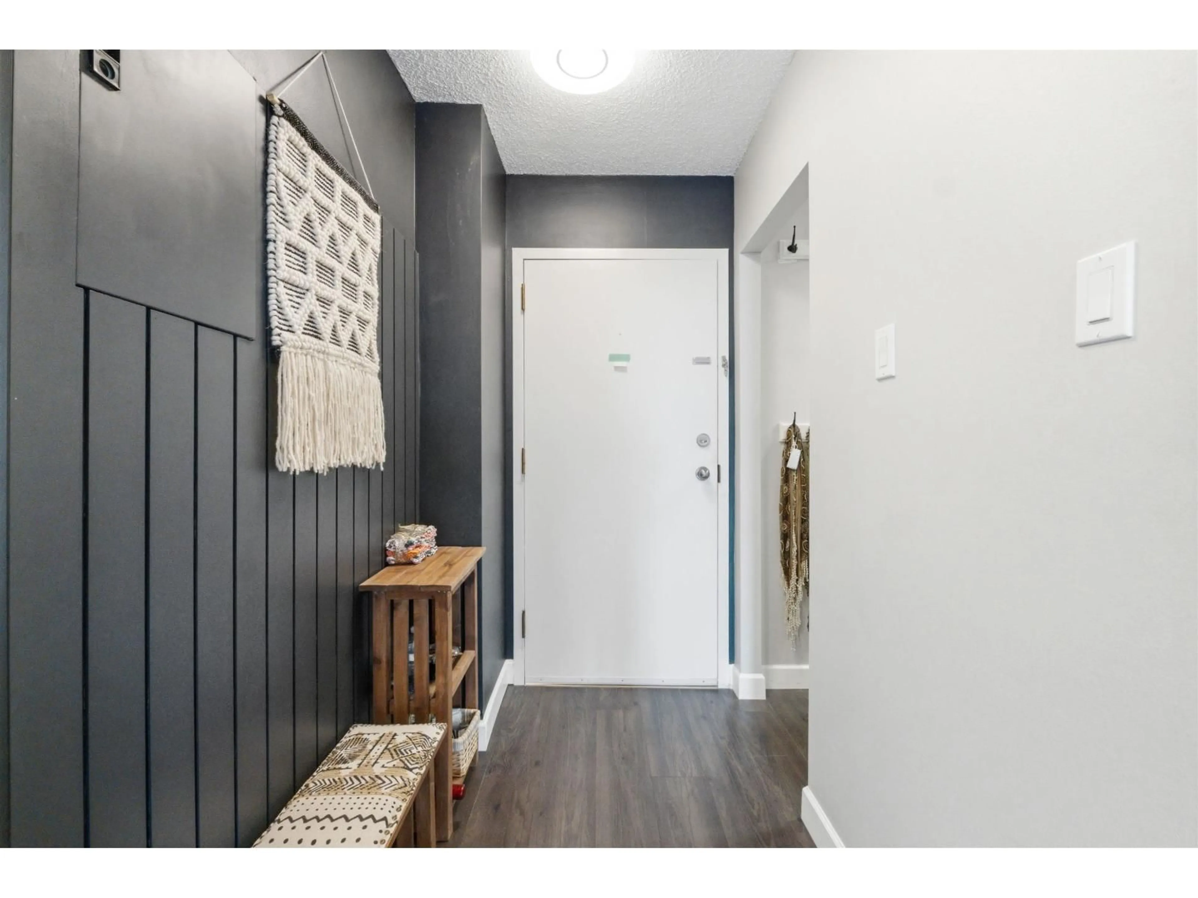 Indoor entryway for 305 - 1521 GEORGE STREET, White Rock British Columbia V4B4A4