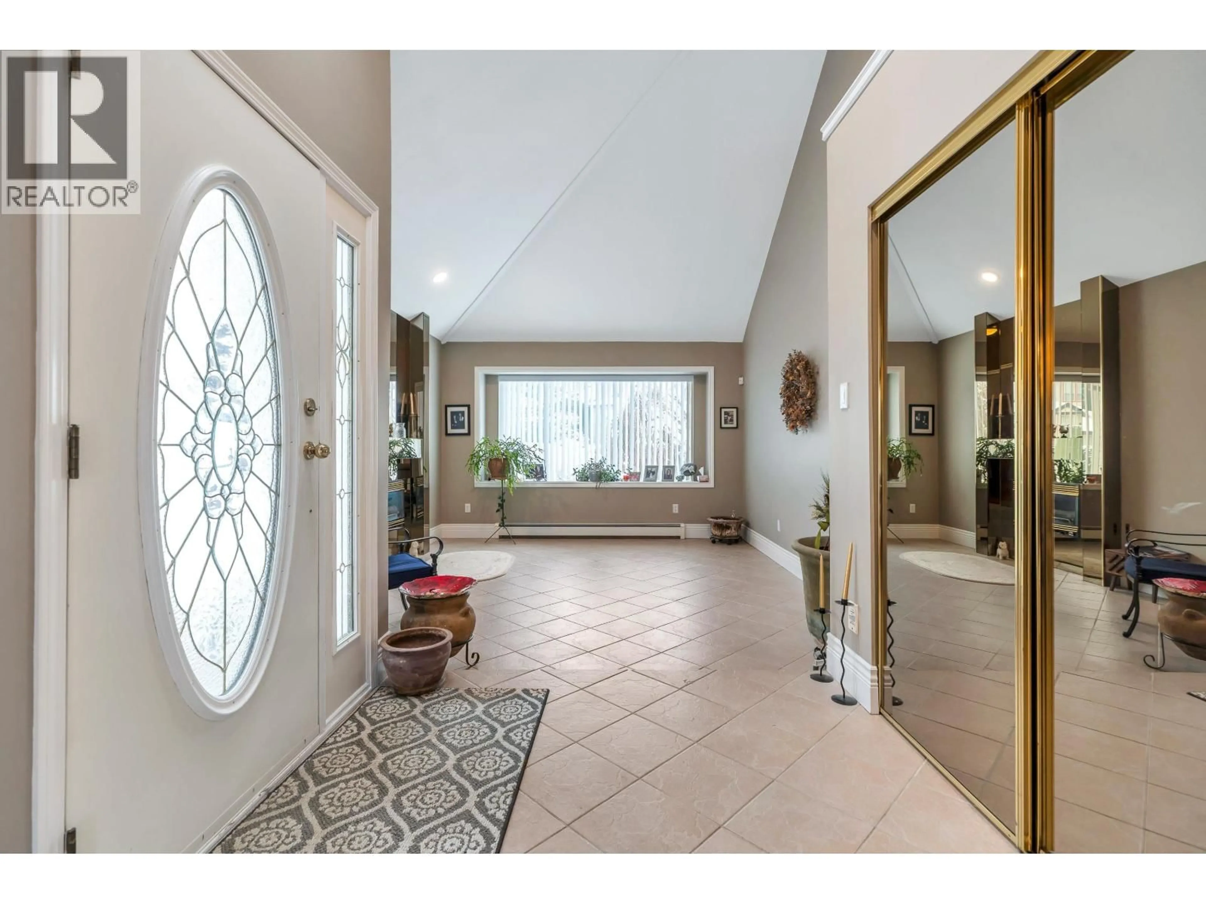 Indoor entryway for 1372 OXFORD STREET, Coquitlam British Columbia V3P1A2