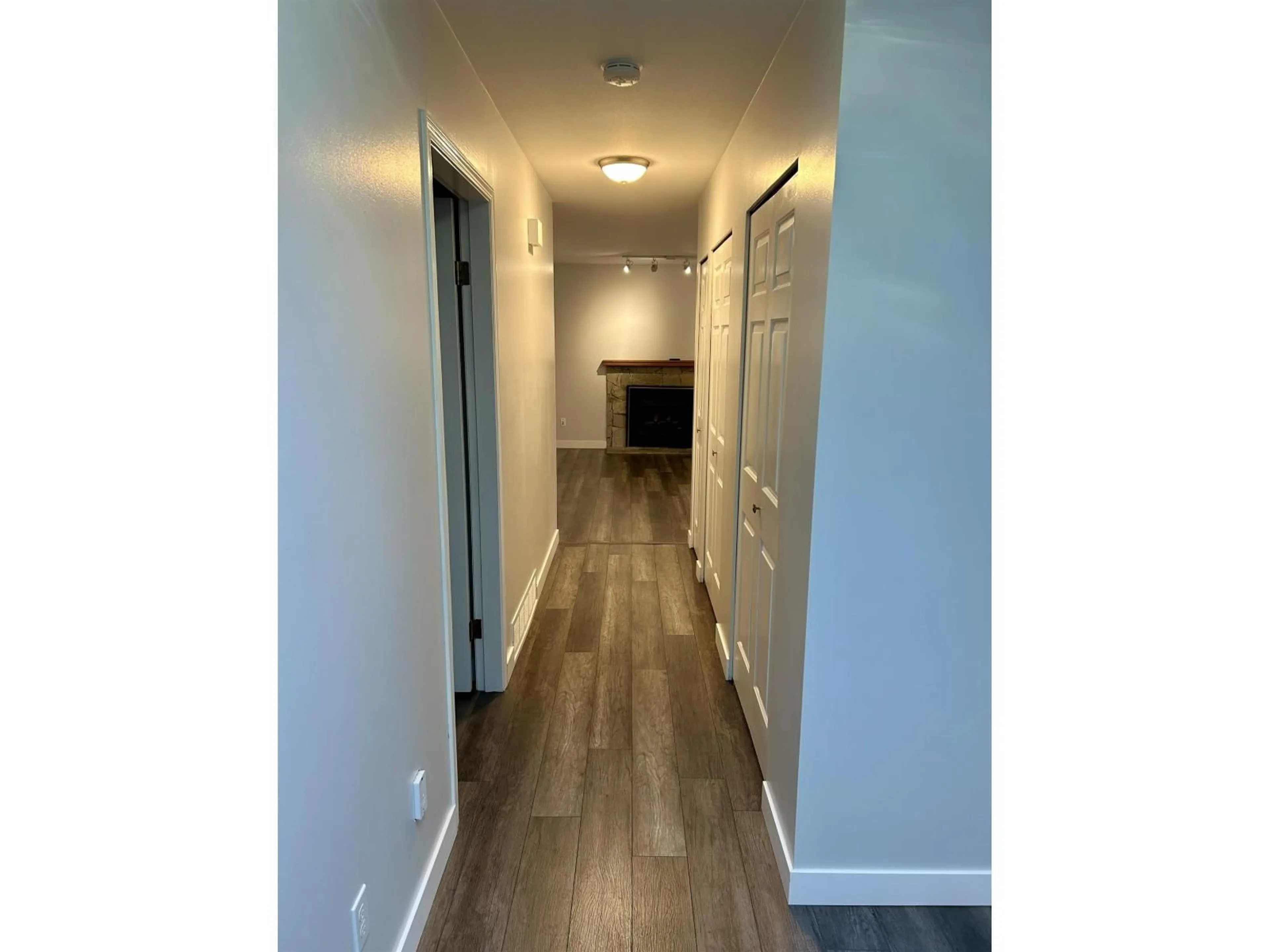 Indoor entryway for 9419 159 STREET, Surrey British Columbia V4N3B9