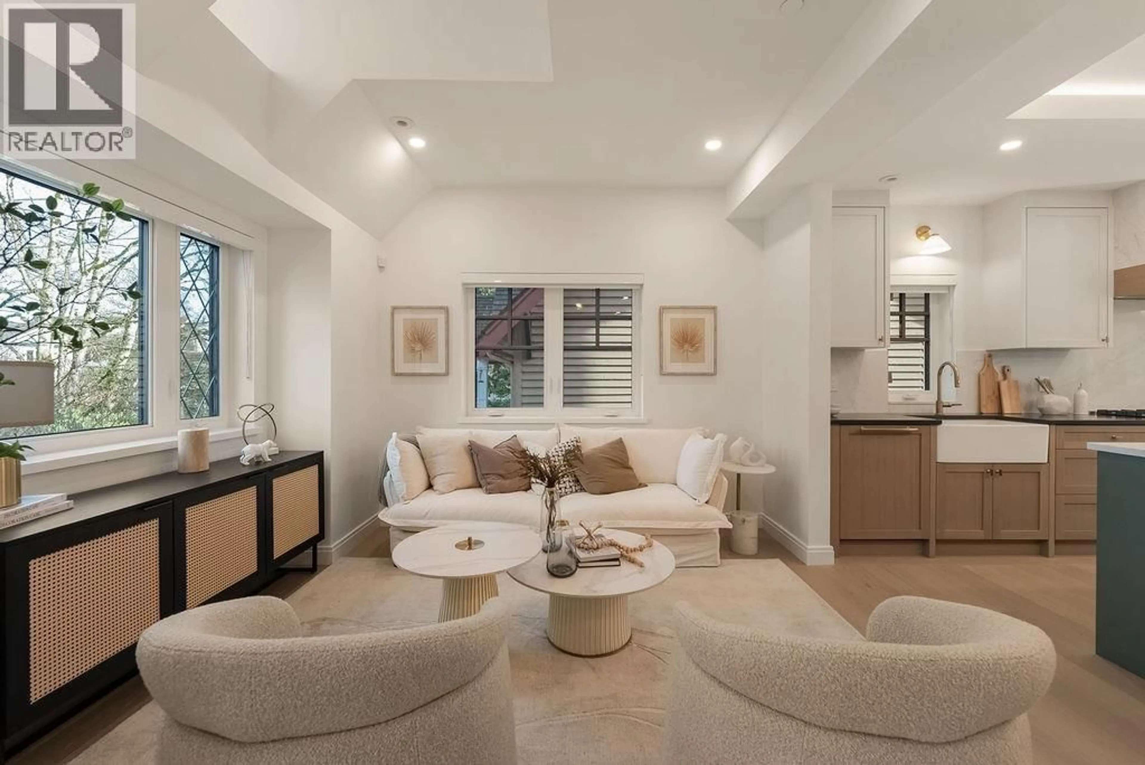 Living room with furniture, unknown for 2542 GRANT STREET, Vancouver British Columbia V5K3G7