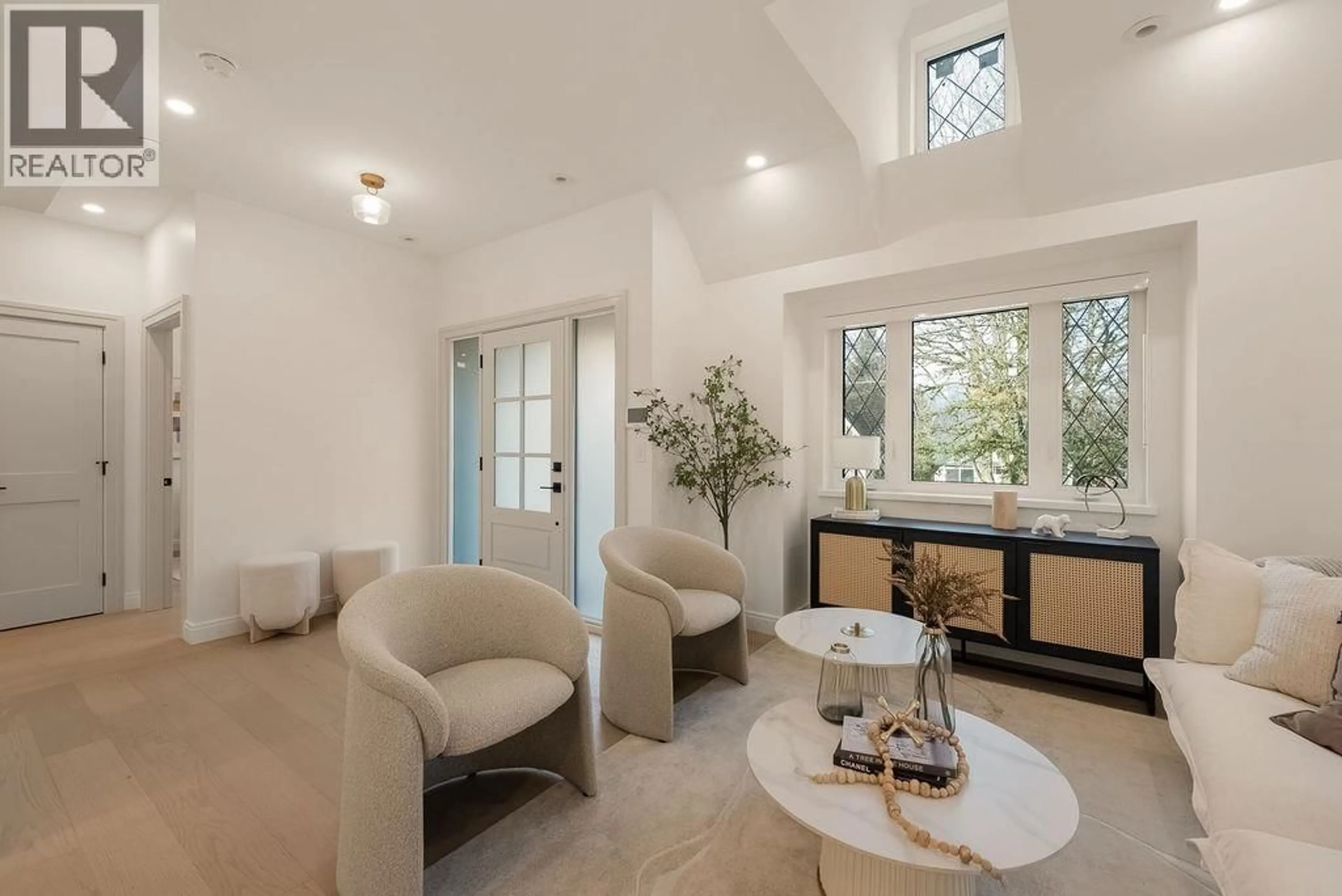 Living room with furniture, unknown for 2542 GRANT STREET, Vancouver British Columbia V5K3G7