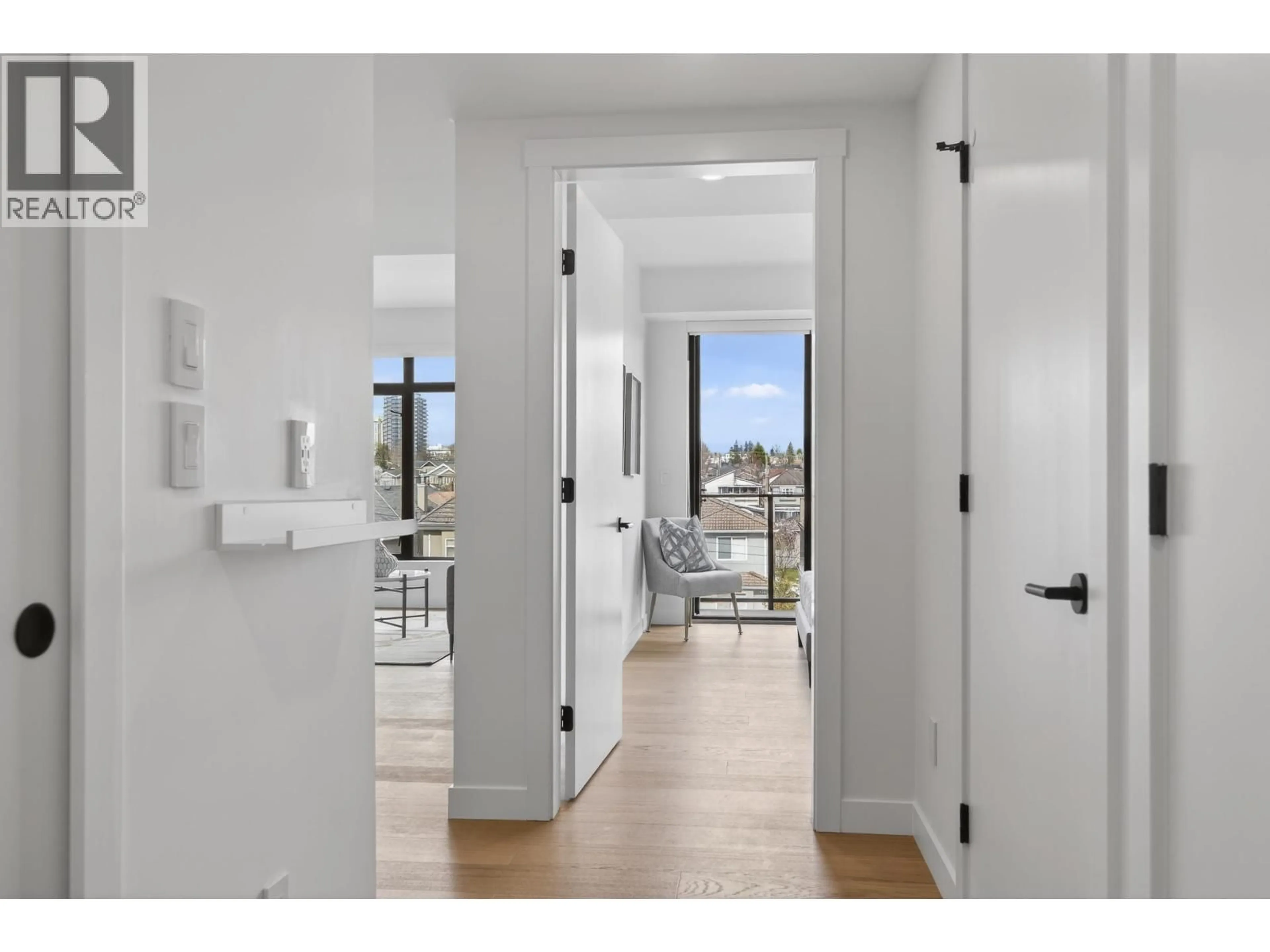 Indoor entryway for 406 - 6485 MANITOBA STREET, Vancouver British Columbia V5Y0P7