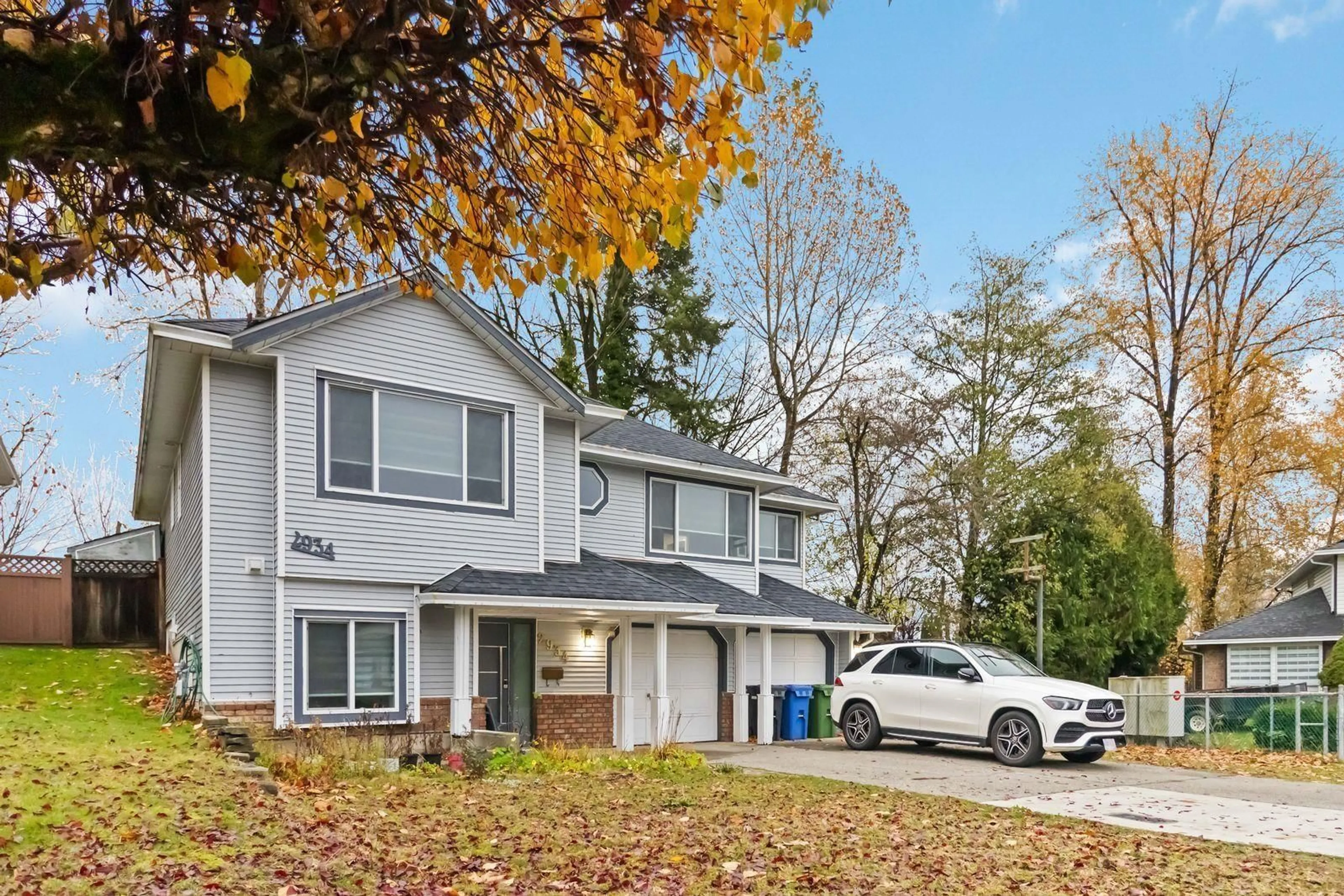 Home with vinyl exterior material, street for 2934 OSPREY DRIVE EAST, Abbotsford British Columbia V2T5P7