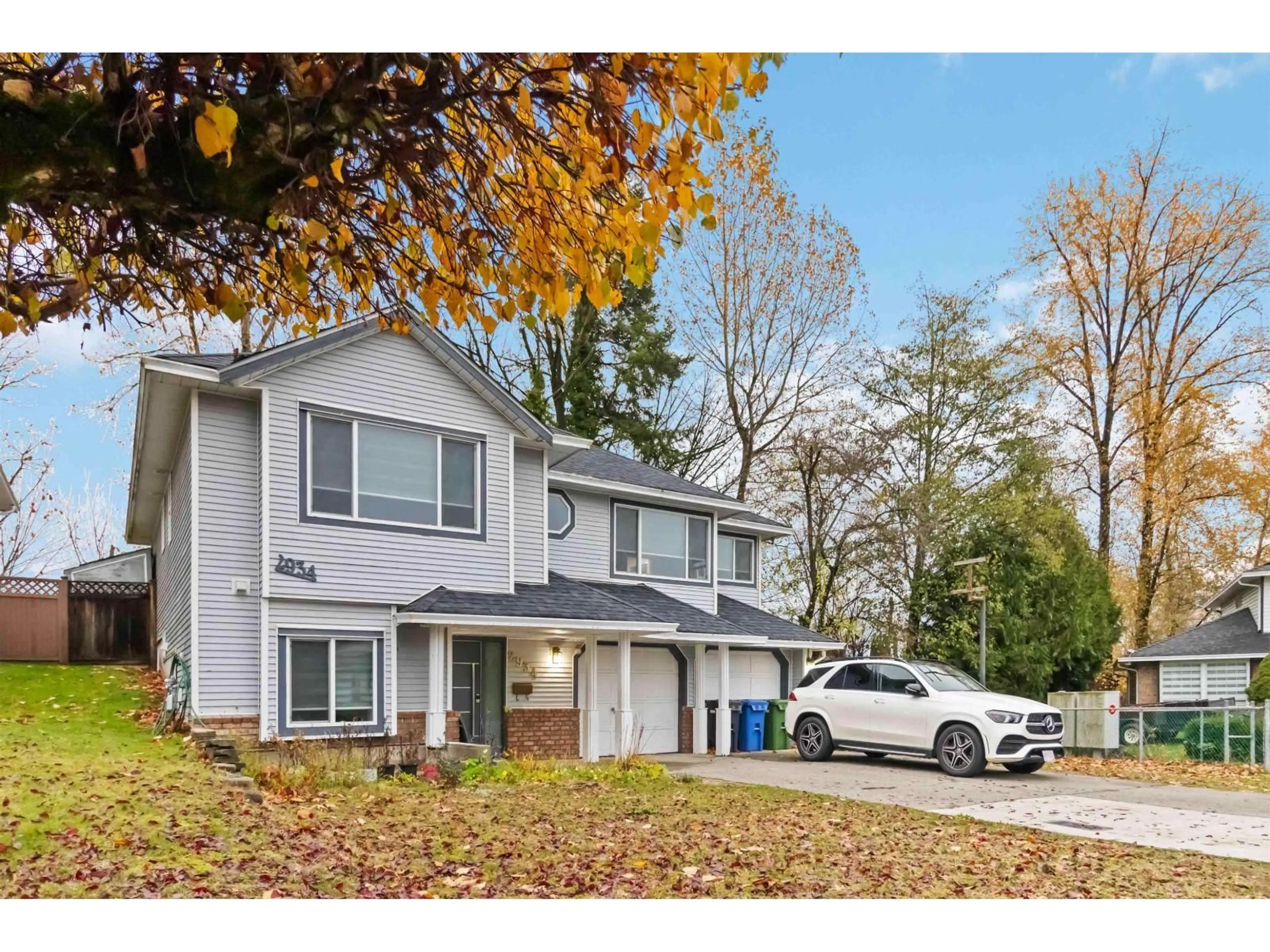 Home with vinyl exterior material, street for 2934 OSPREY DRIVE EAST, Abbotsford British Columbia V2T5P7