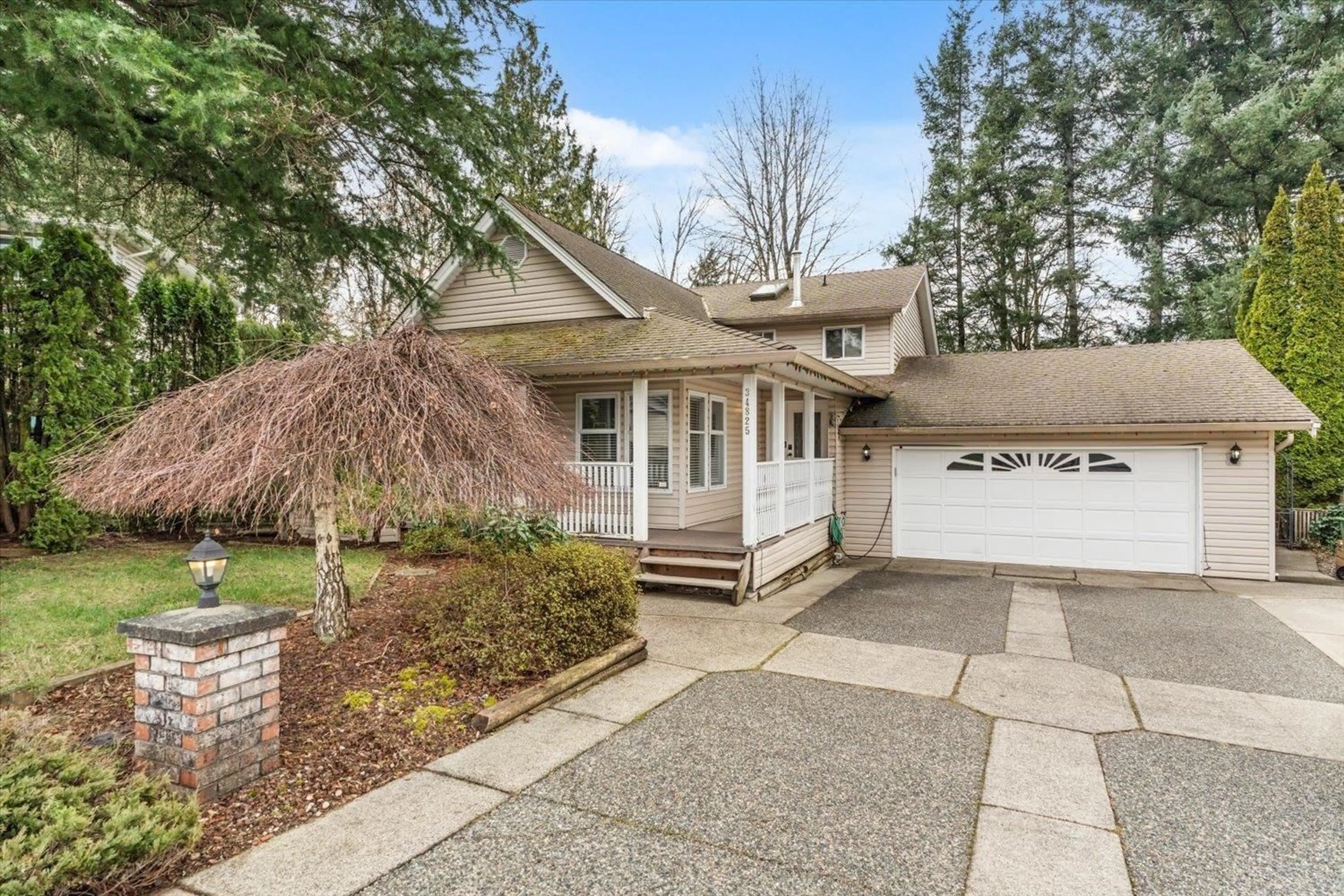 Home with vinyl exterior material, street for 34825 CASSIAR COURT, Abbotsford British Columbia V2S7G9