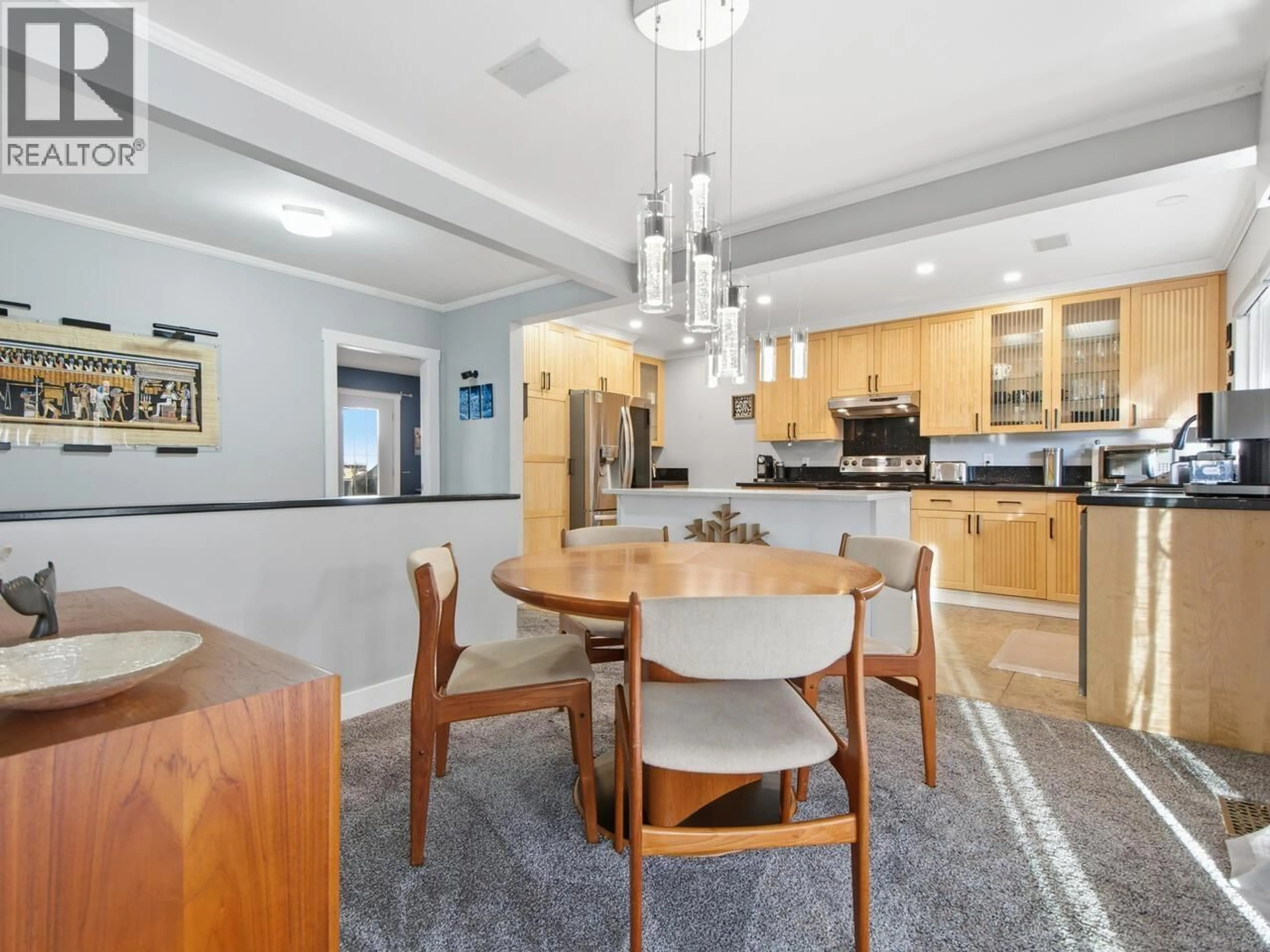 Open concept kitchen, unknown for 532 23 STREET, North Vancouver British Columbia V7M2B9