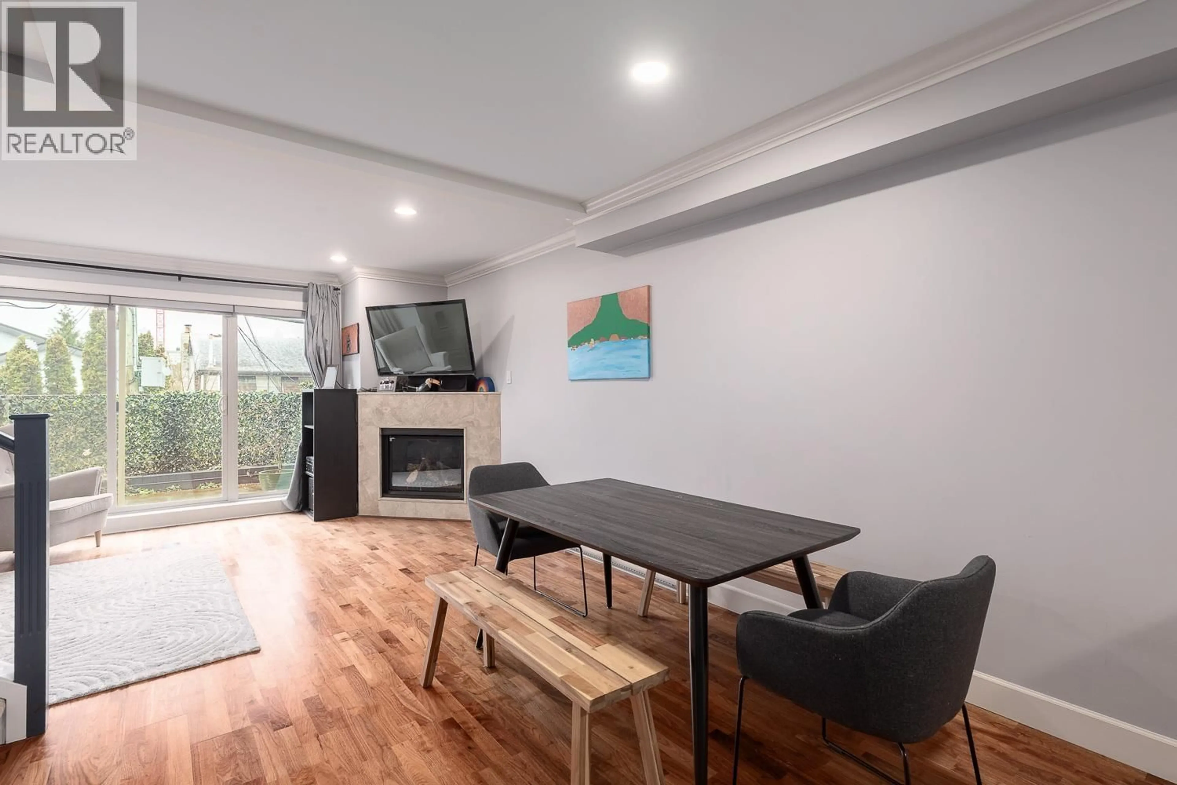 A pic of a room for 5 - 215 4TH STREET, North Vancouver British Columbia V7L1J1