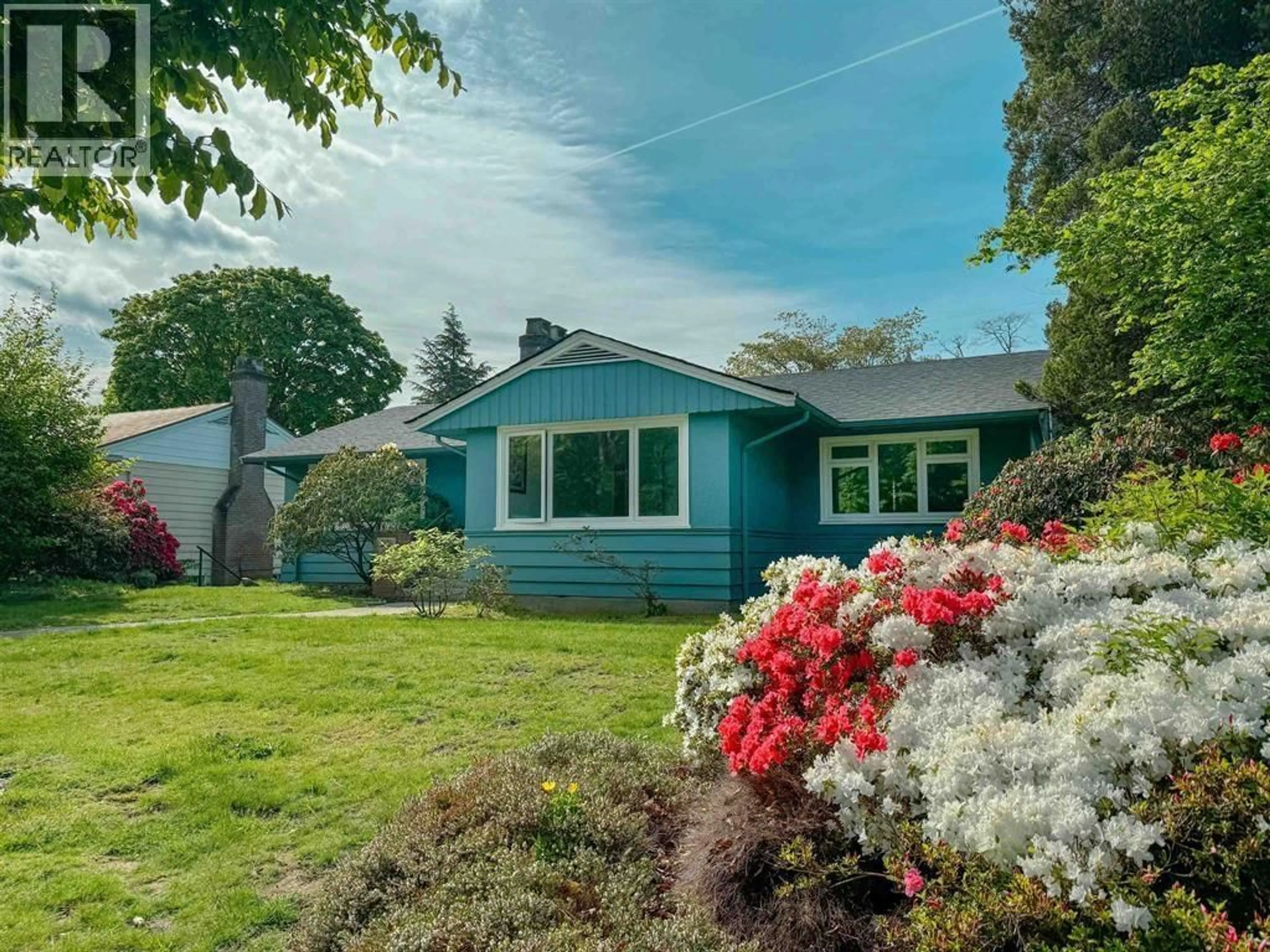 A pic from outside/outdoor area/front of a property/back of a property/a pic from drone, street for 4922 QUEENSLAND ROAD, Vancouver British Columbia V6T1G4
