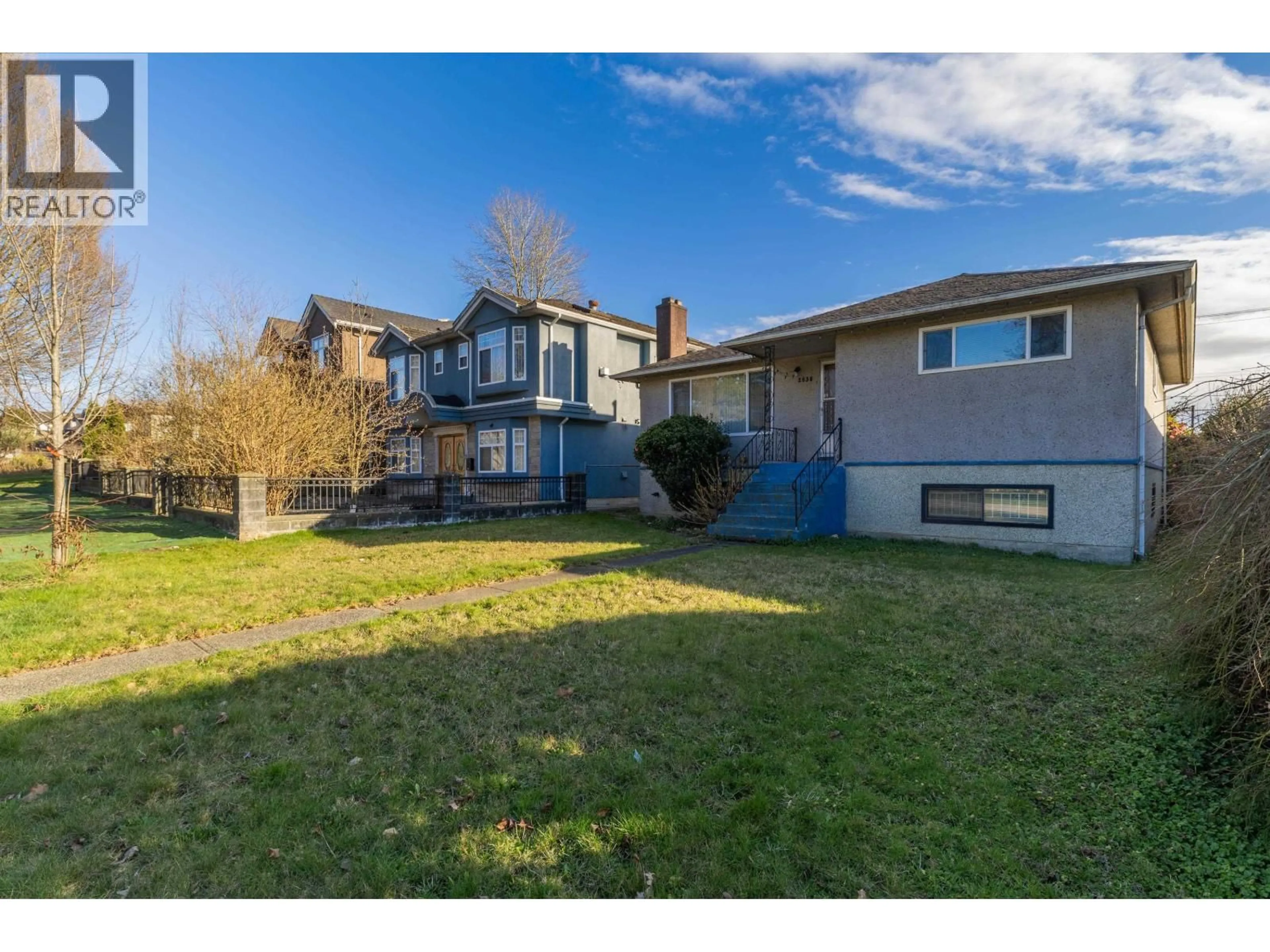 A pic from outside/outdoor area/front of a property/back of a property/a pic from drone, street for 2630 1ST AVENUE, Vancouver British Columbia V5M1A5