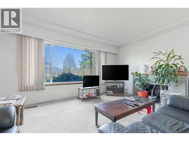2630 1ST AVENUE, Vancouver 4