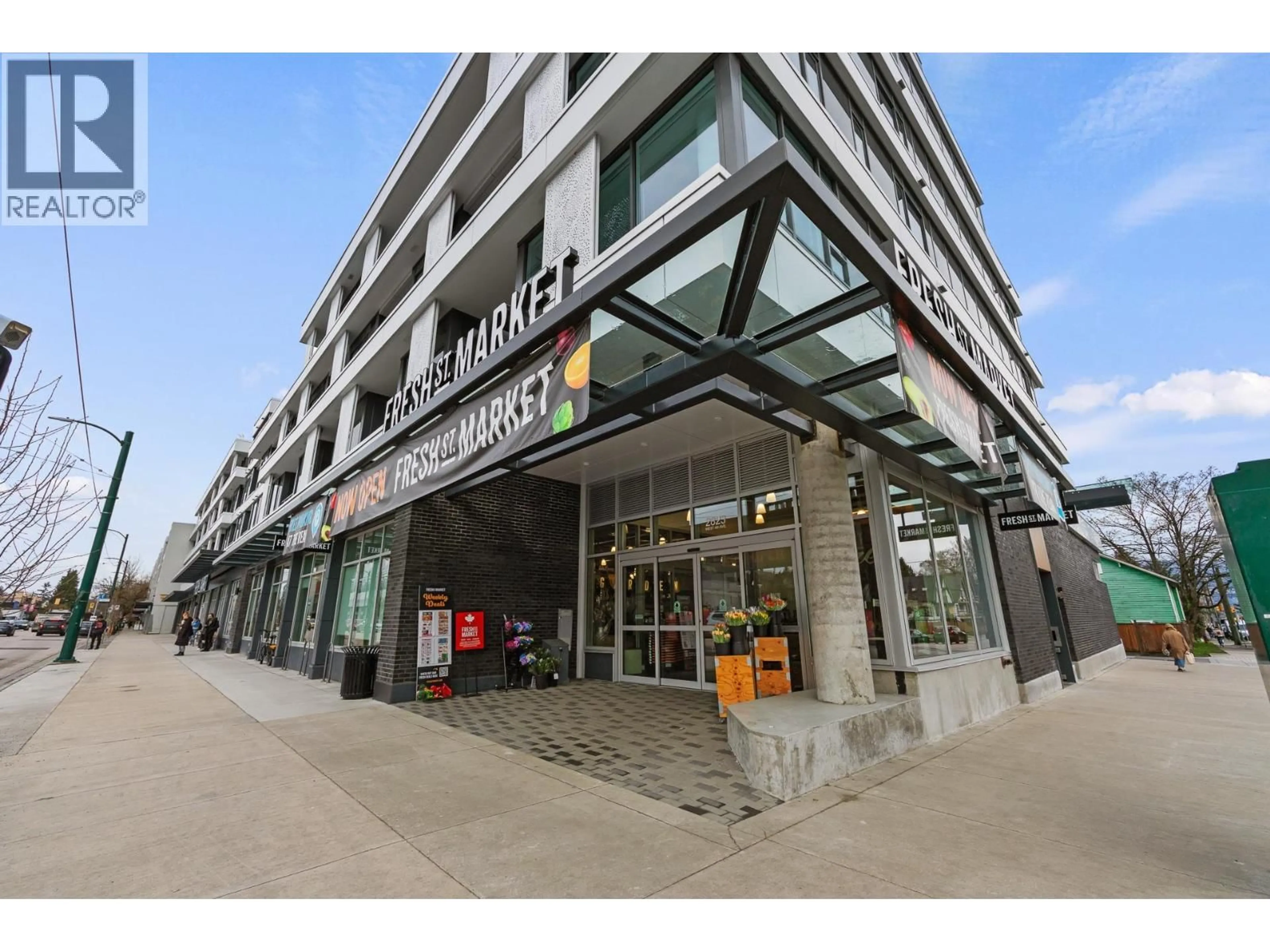 Indoor foyer for 220 - 1981 MACDONALD STREET, Vancouver British Columbia V6K0H9