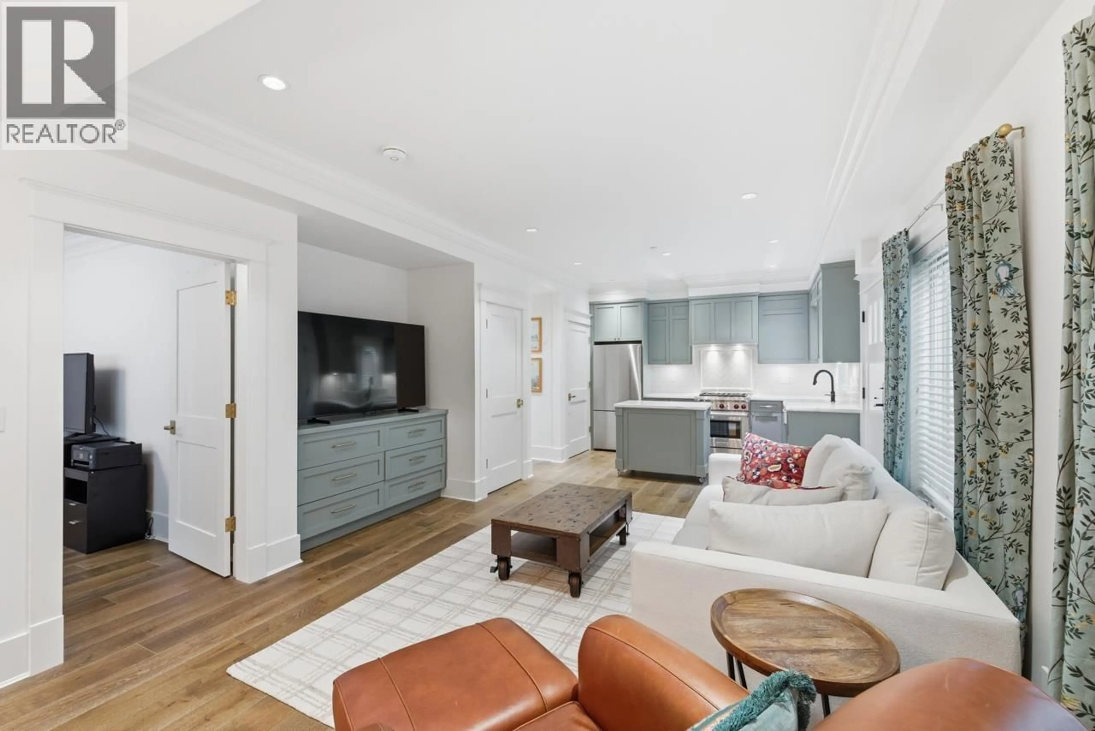 Living room with furniture, unknown for 3176 BURRARD STREET, Vancouver British Columbia V6J2L9