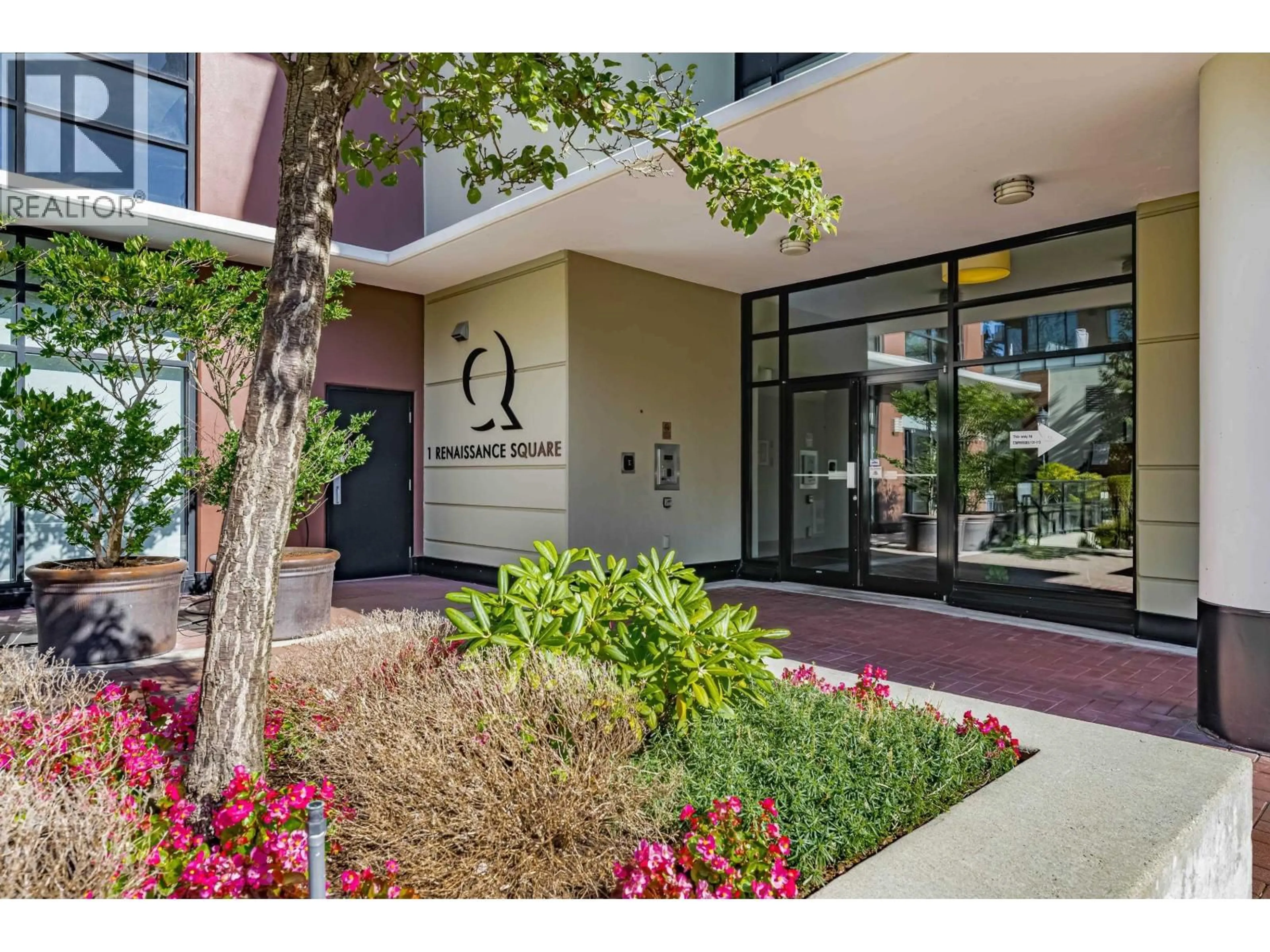 Indoor foyer for 1508 - 1 RENAISSANCE SQUARE, New Westminster British Columbia V3M0B6