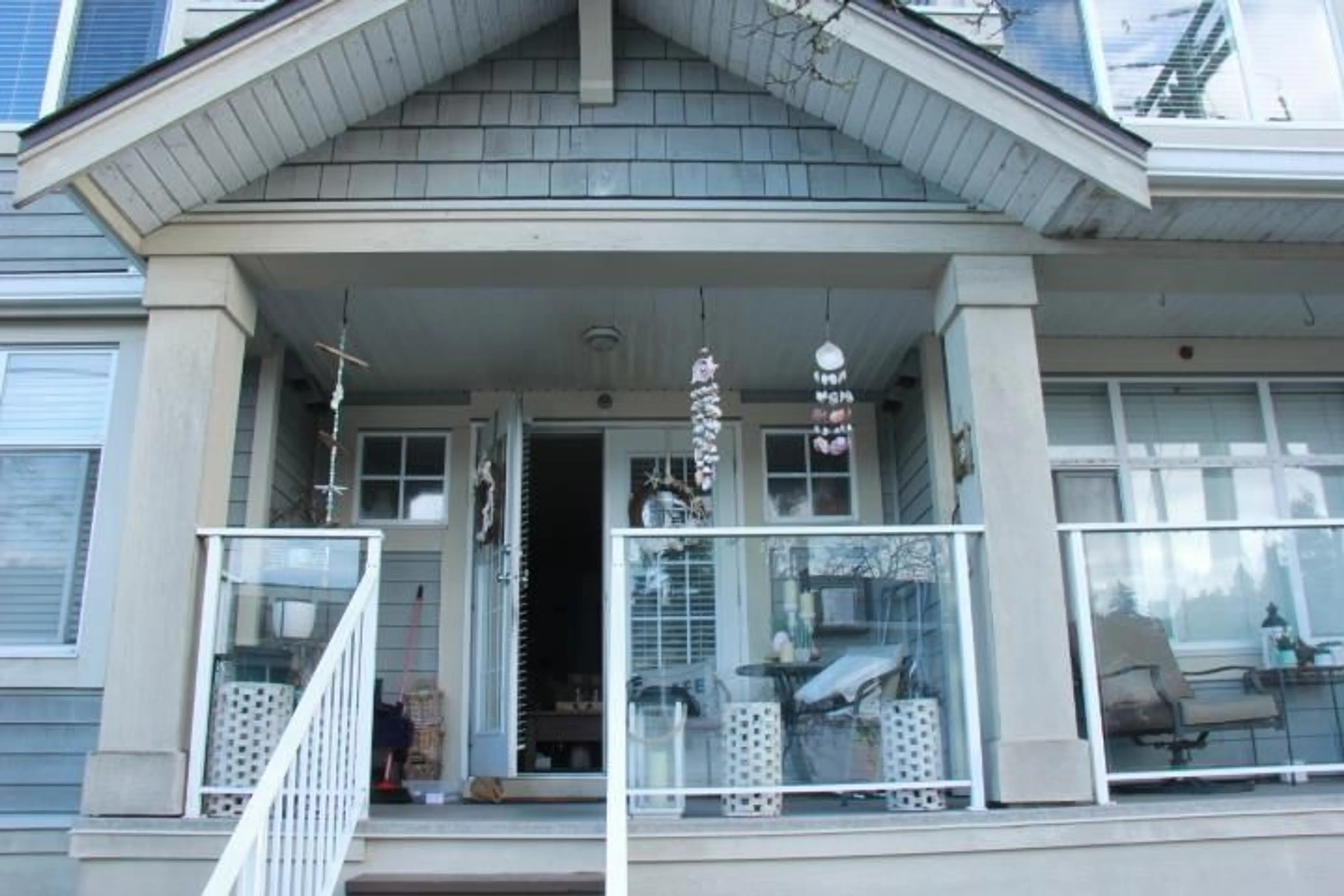 Unknown for 205 - 15621 MARINE DRIVE, White Rock British Columbia V4B1E1