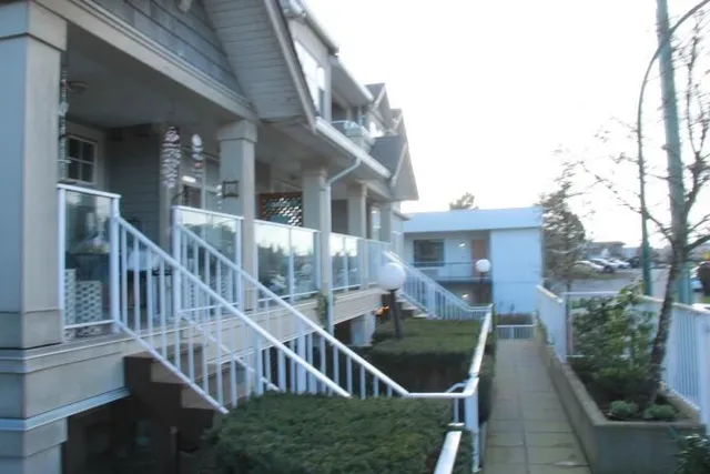 205 - 15621 MARINE DRIVE, White Rock 3