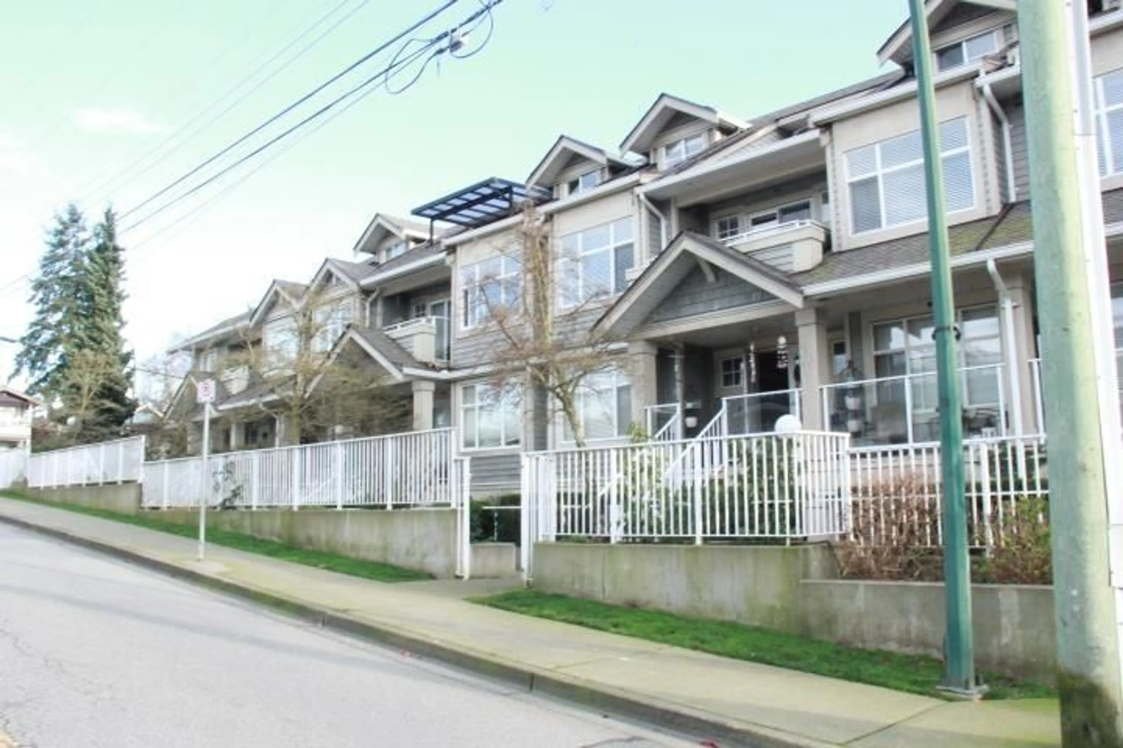 Home with vinyl exterior material, street for 205 - 15621 MARINE DRIVE, White Rock British Columbia V4B1E1