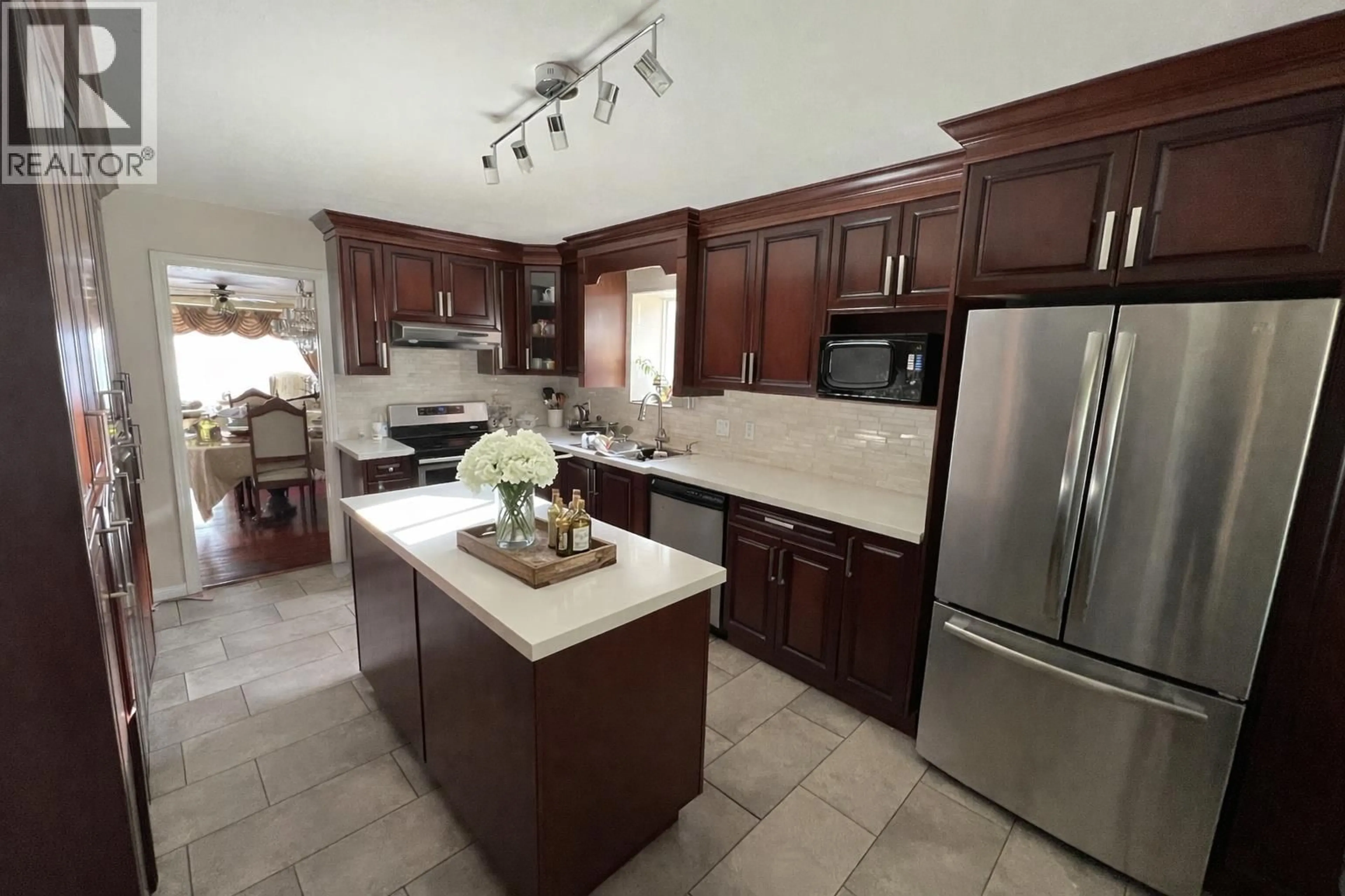 Open concept kitchen, ceramic/tile floor for 2011 SEVENTH AVENUE, New Westminster British Columbia V3M2L5