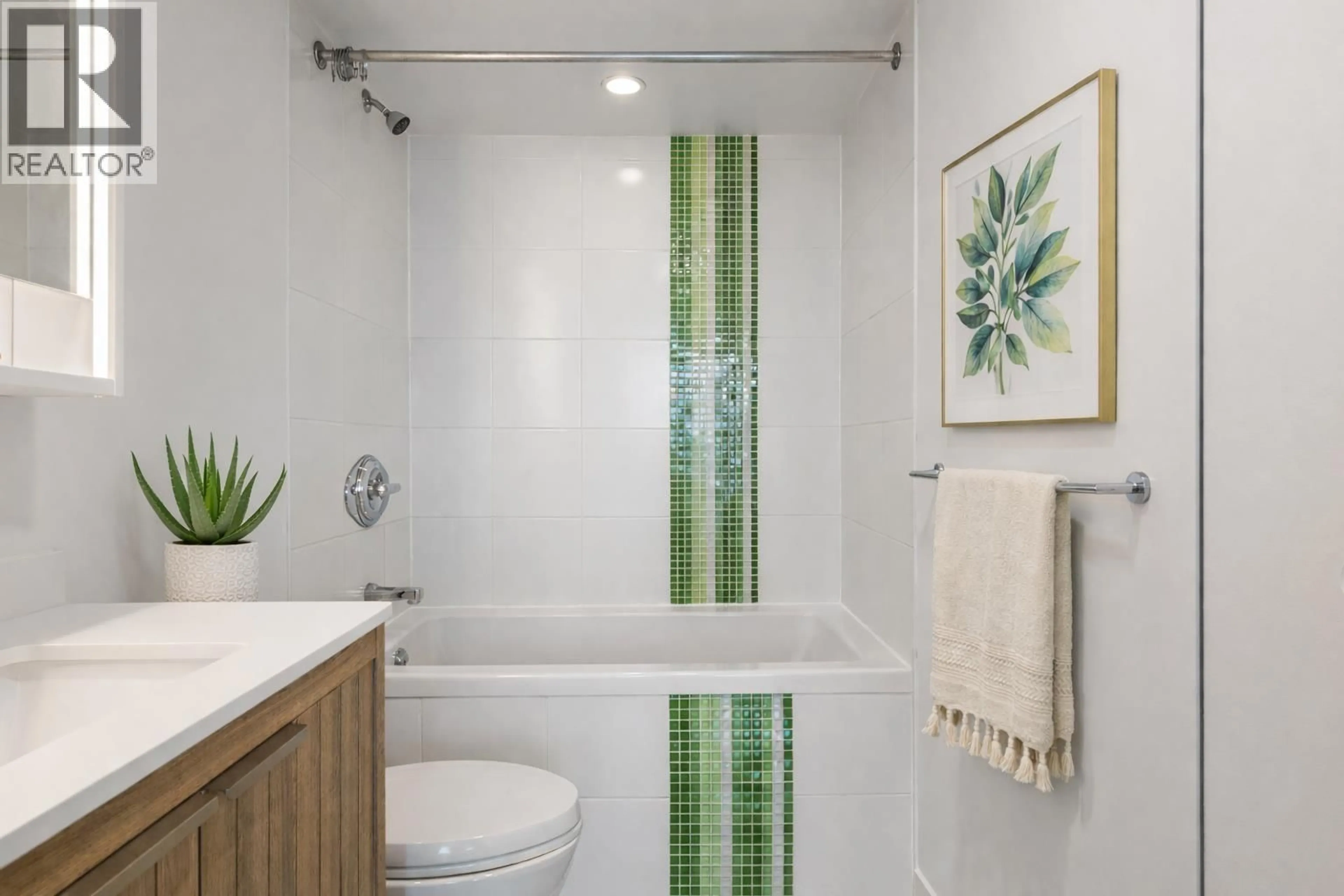 Standard bathroom, ceramic/tile floor for 710 - 718 MAIN STREET, Vancouver British Columbia V6A0B1