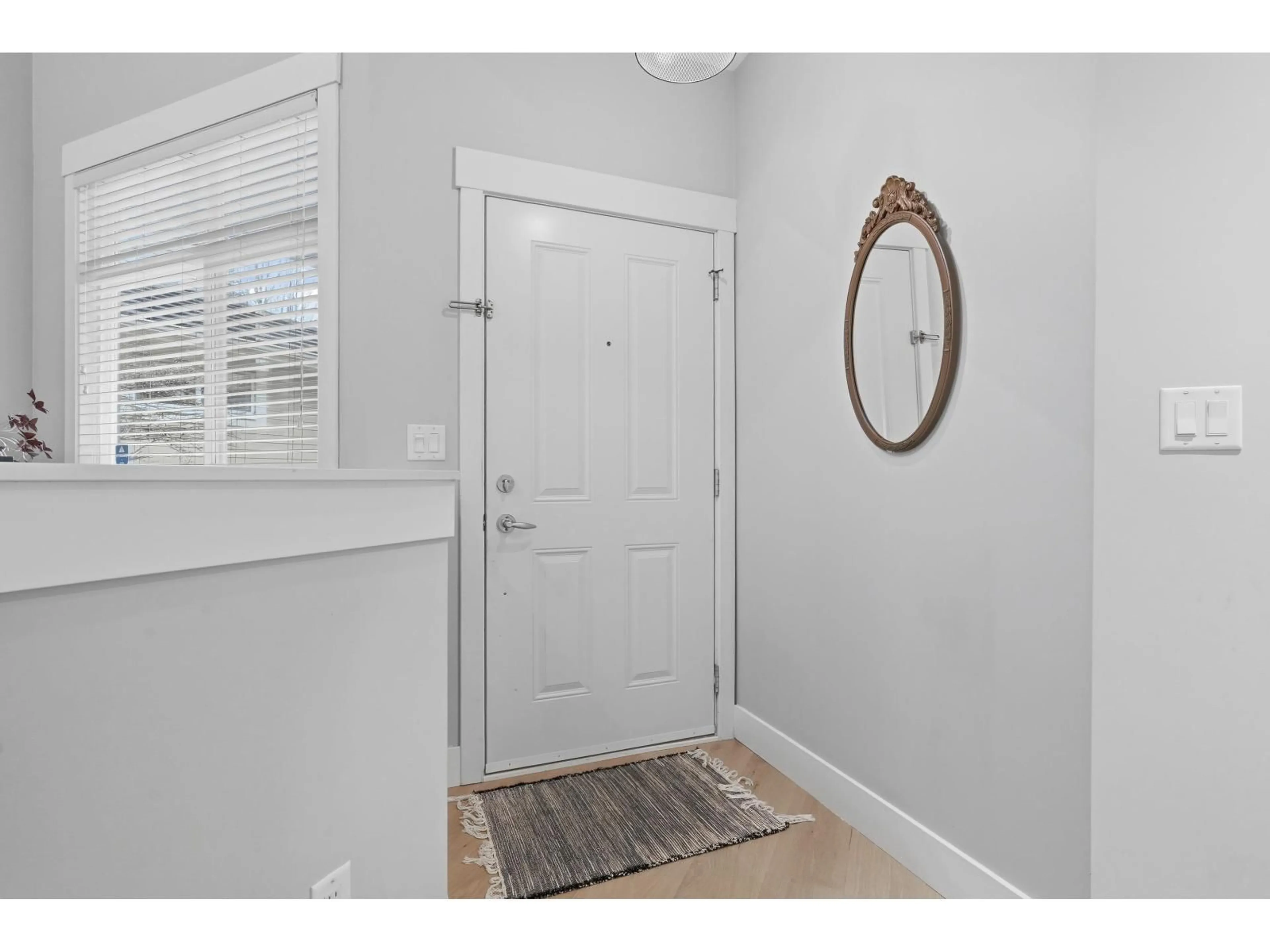 Indoor entryway for 25 - 15237 36 AVENUE, Surrey British Columbia V3Z0Y4