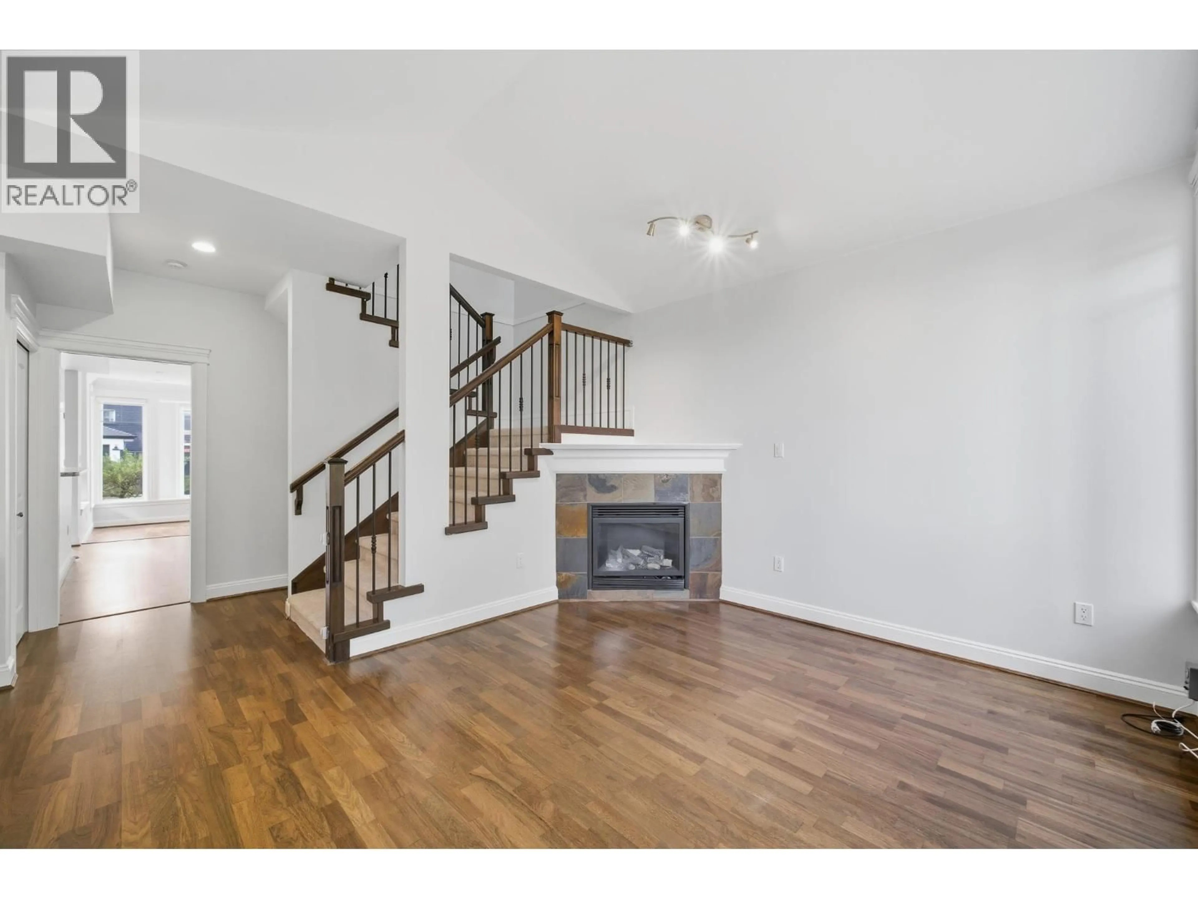 Unknown for 2411 GEORGE STREET, North Vancouver British Columbia V7P2N4