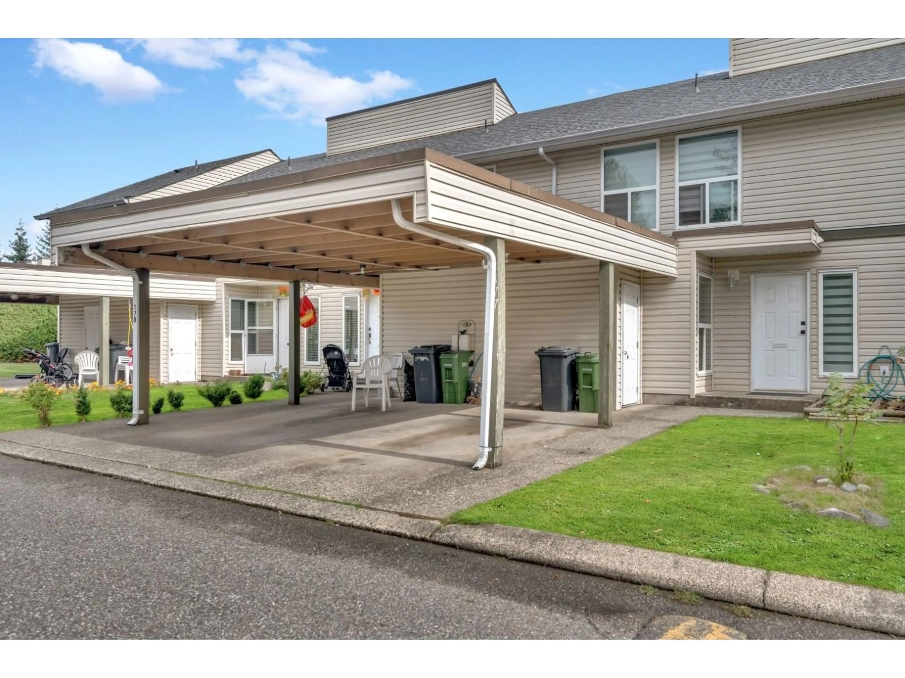 Patio, street for 177 - 32550 MACLURE ROAD, Abbotsford British Columbia V2T4N3