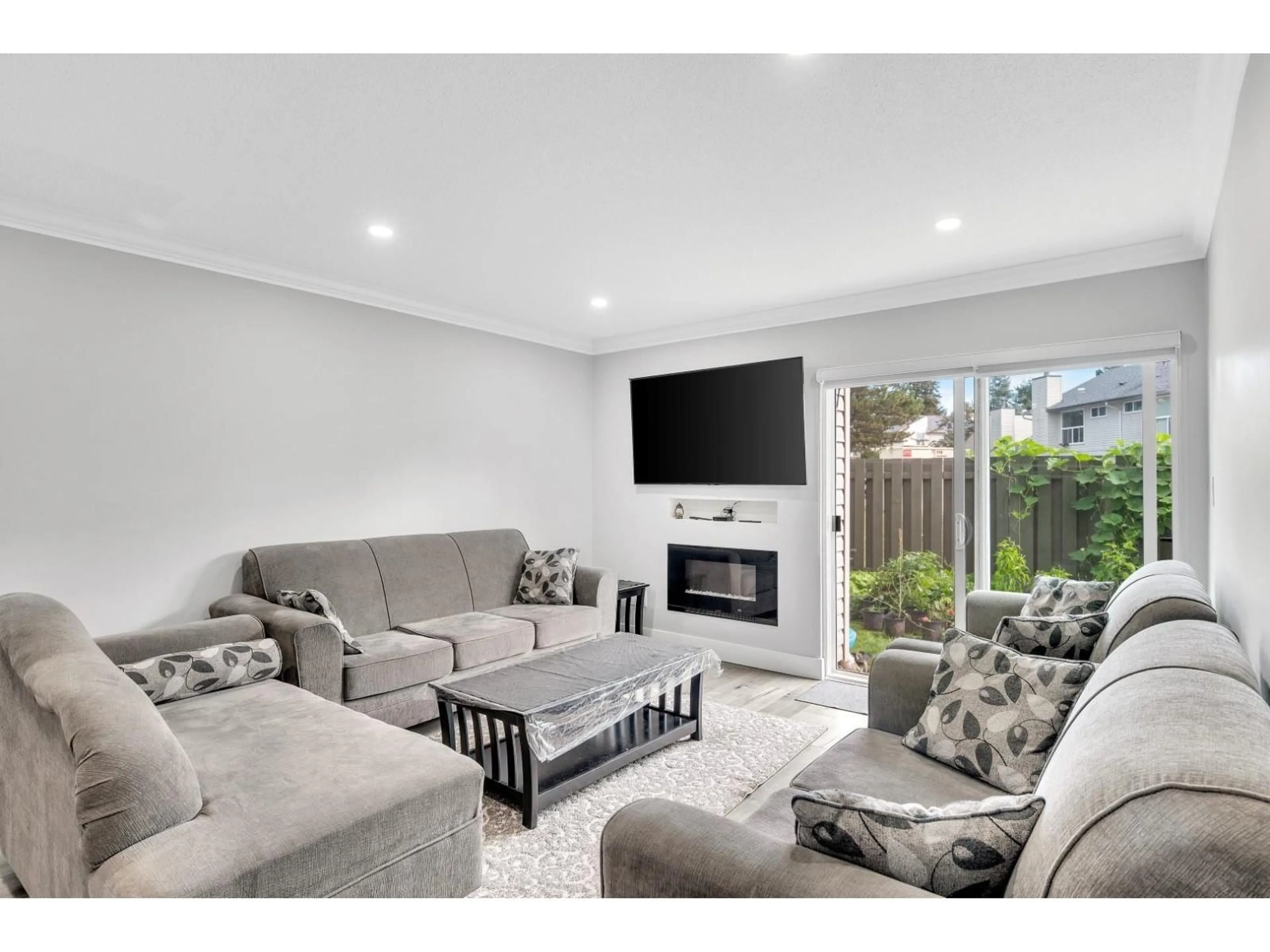 Living room with furniture, unknown for 177 - 32550 MACLURE ROAD, Abbotsford British Columbia V2T4N3