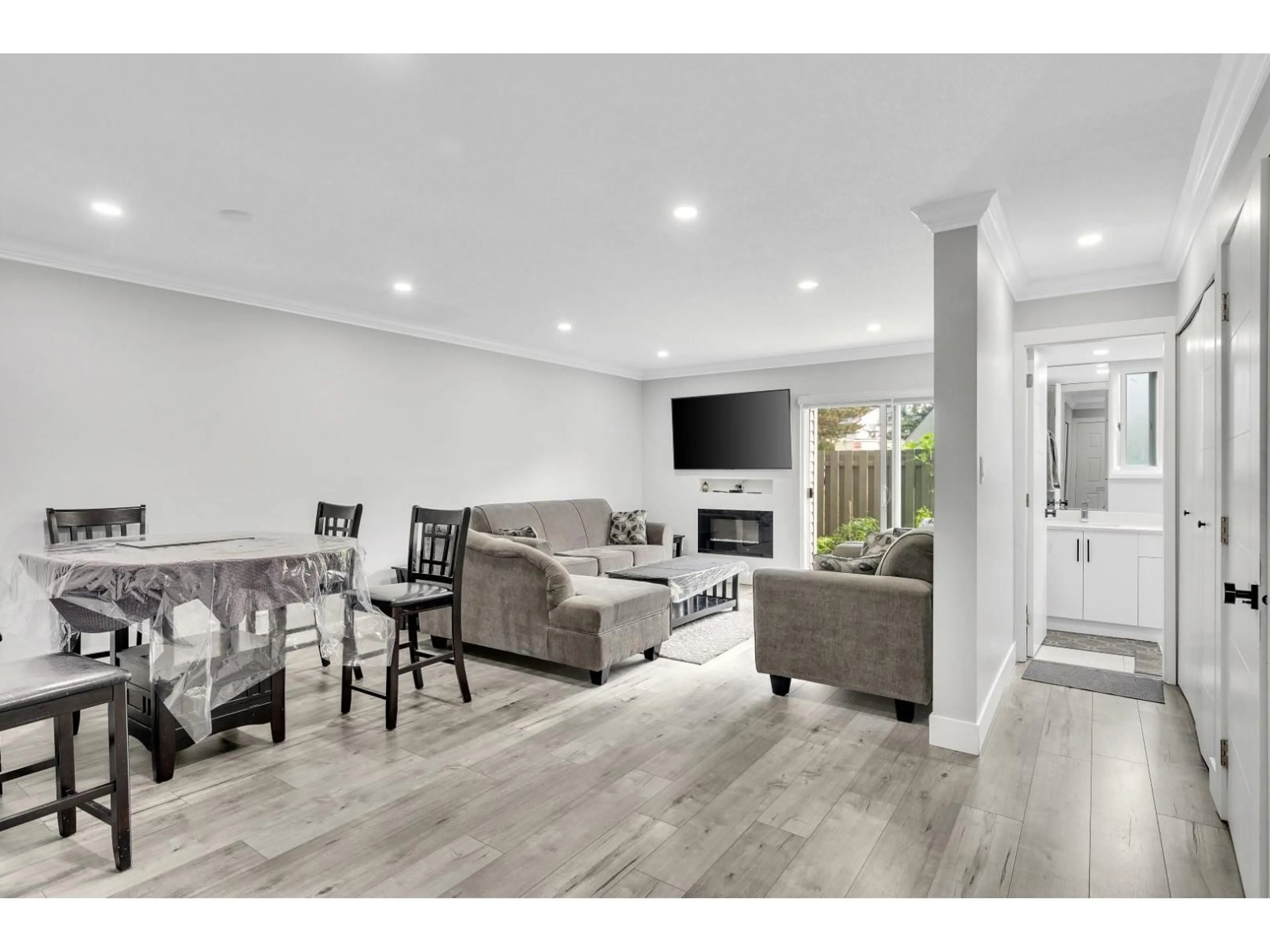 Living room with furniture, unknown for 177 - 32550 MACLURE ROAD, Abbotsford British Columbia V2T4N3