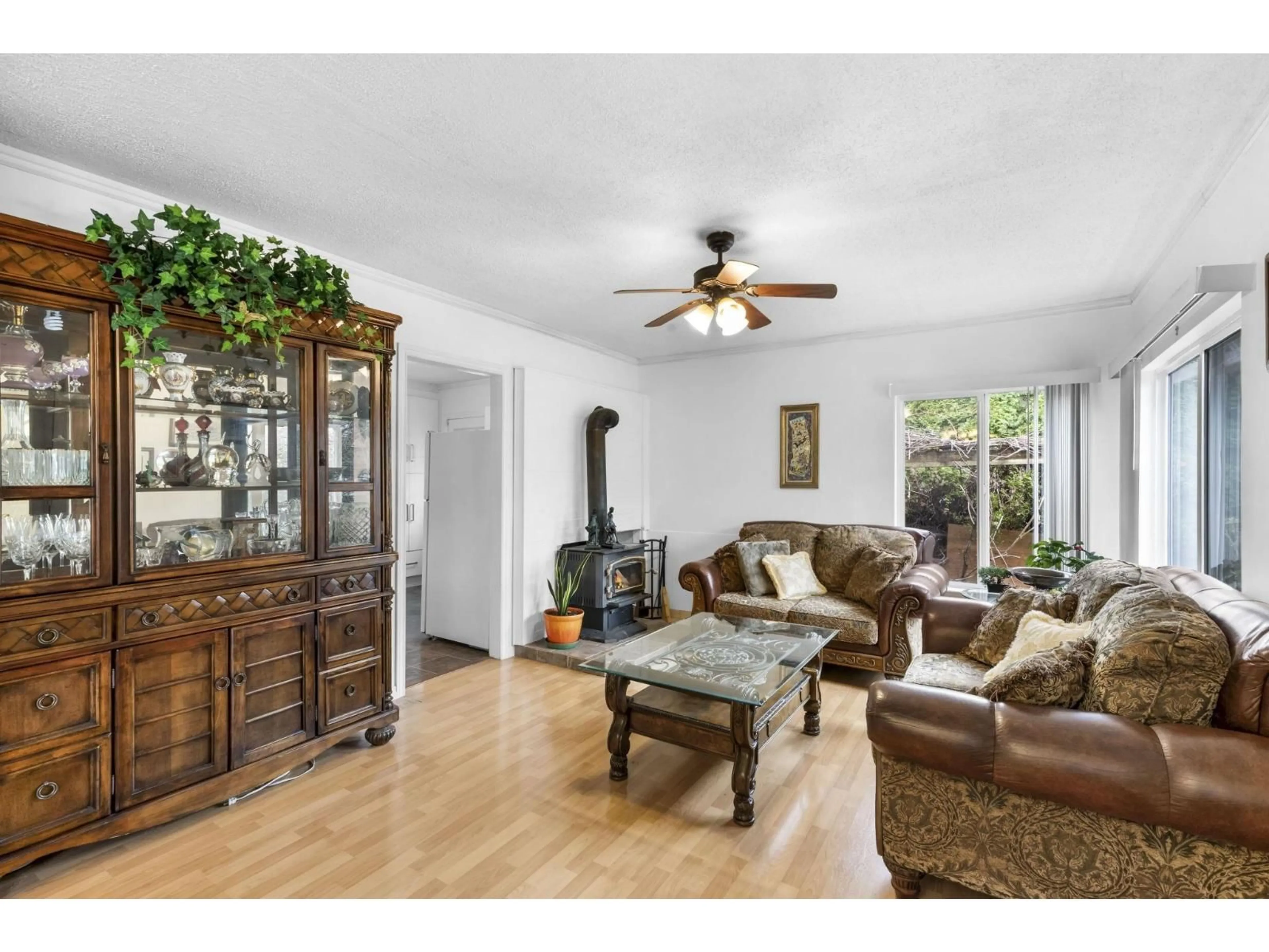 Living room with furniture, unknown for 7566 DUNSMUIR STREET, Mission British Columbia V2V4B4