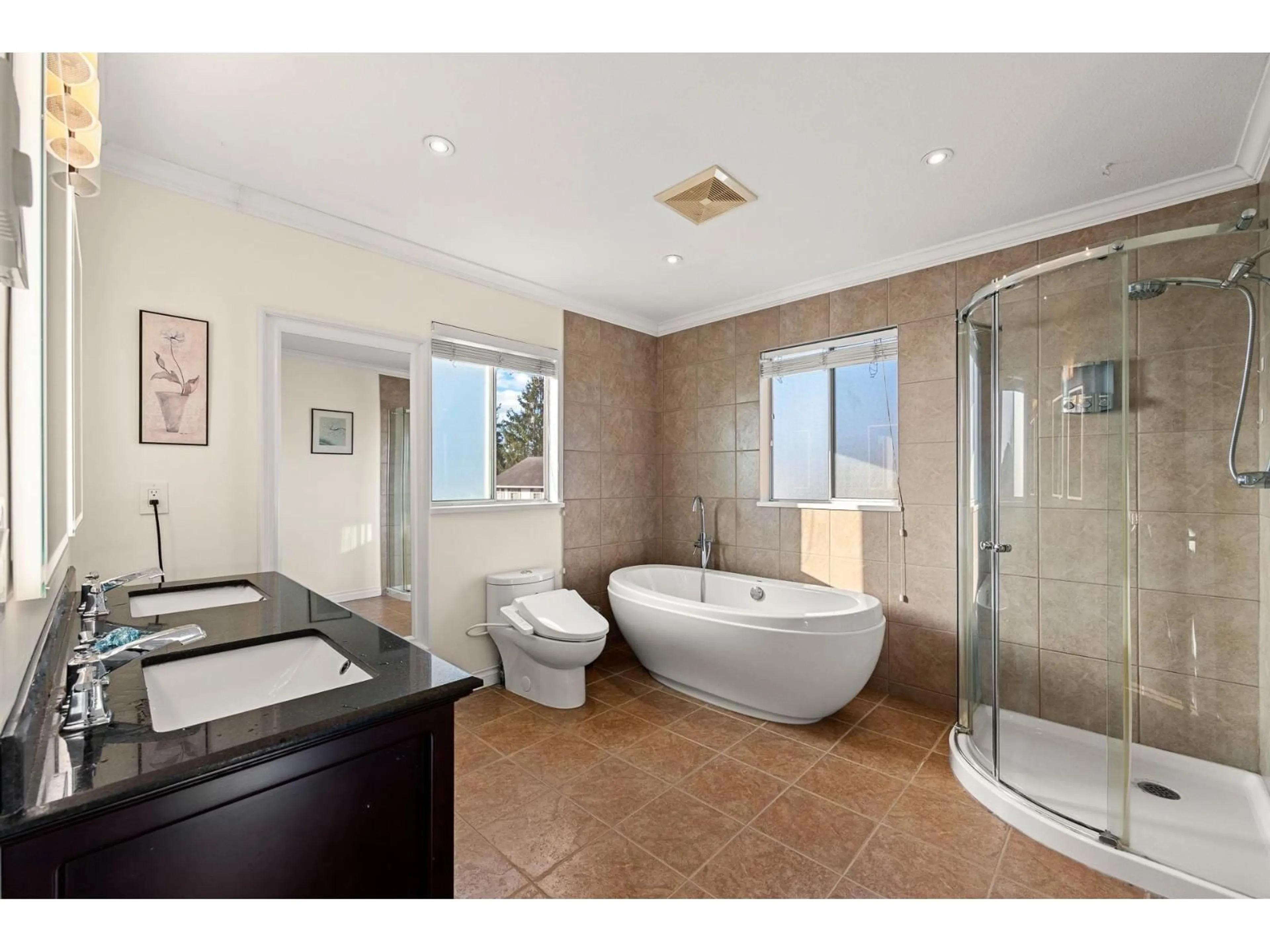 Contemporary bathroom, ceramic/tile floor for 1911 131 STREET, Surrey British Columbia V4A7P1