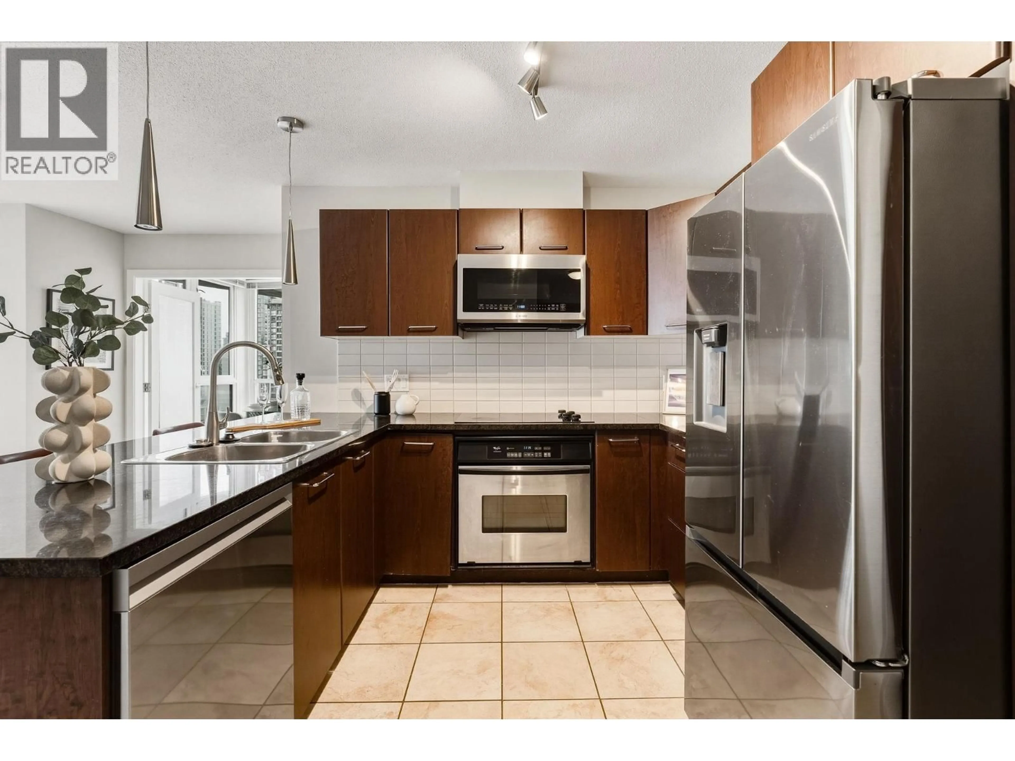 Standard kitchen, ceramic/tile floor for 906 - 1155 SEYMOUR STREET, Vancouver British Columbia V6B1K2