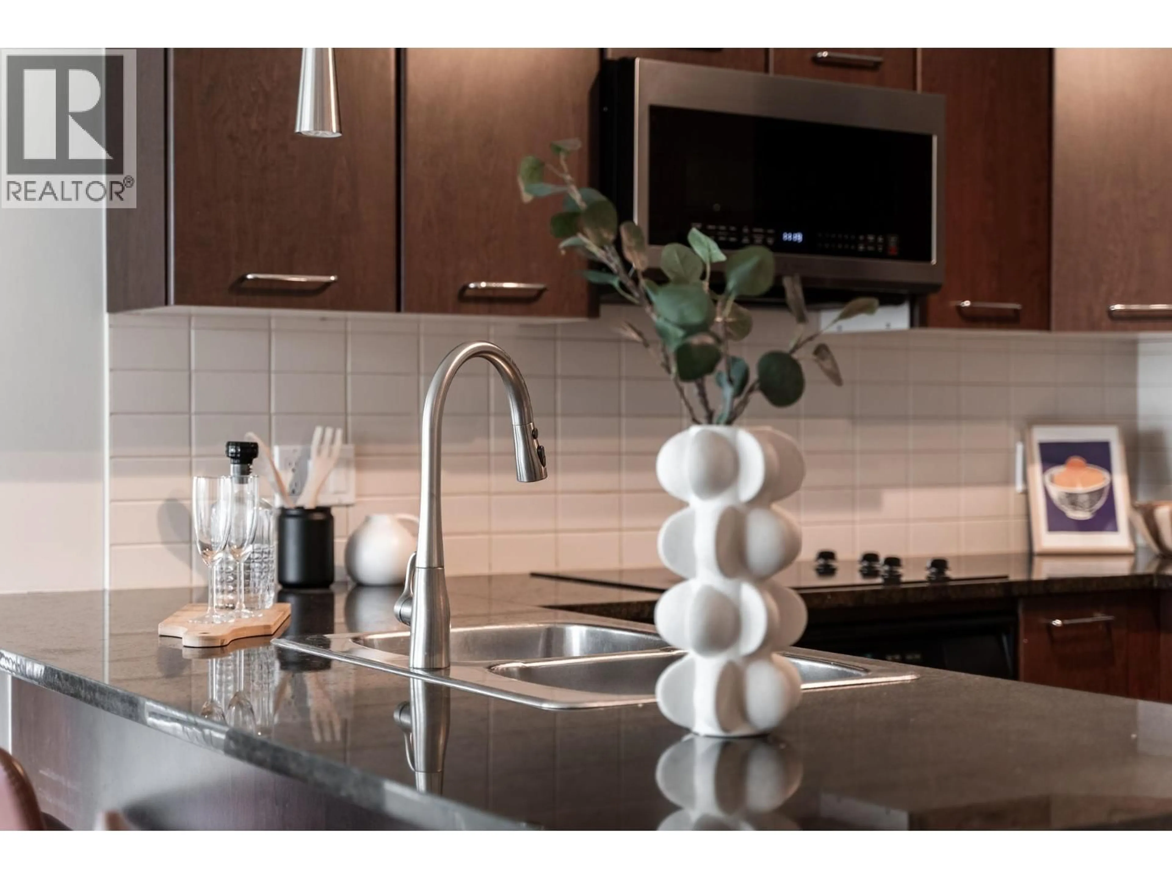 Contemporary kitchen, ceramic/tile floor for 906 - 1155 SEYMOUR STREET, Vancouver British Columbia V6B1K2