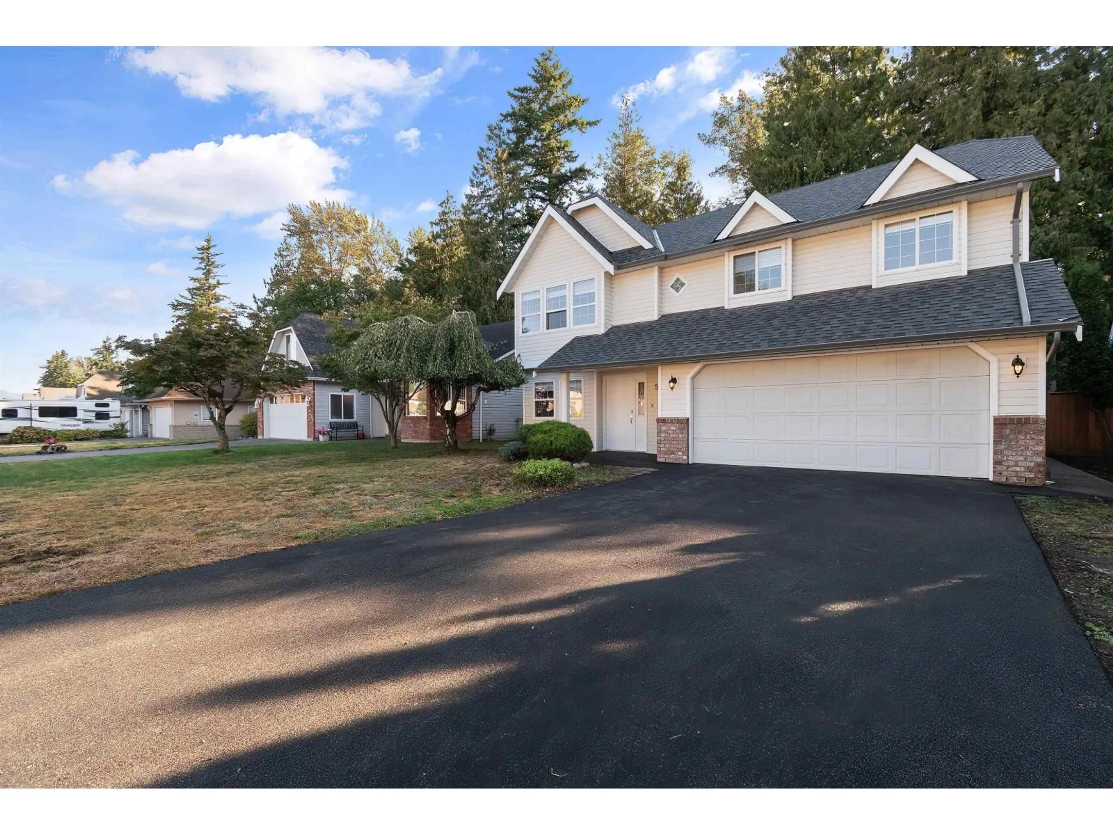 A pic from outside/outdoor area/front of a property/back of a property/a pic from drone, street for 5610 JANIS STREET, Chilliwack British Columbia V2R3K3