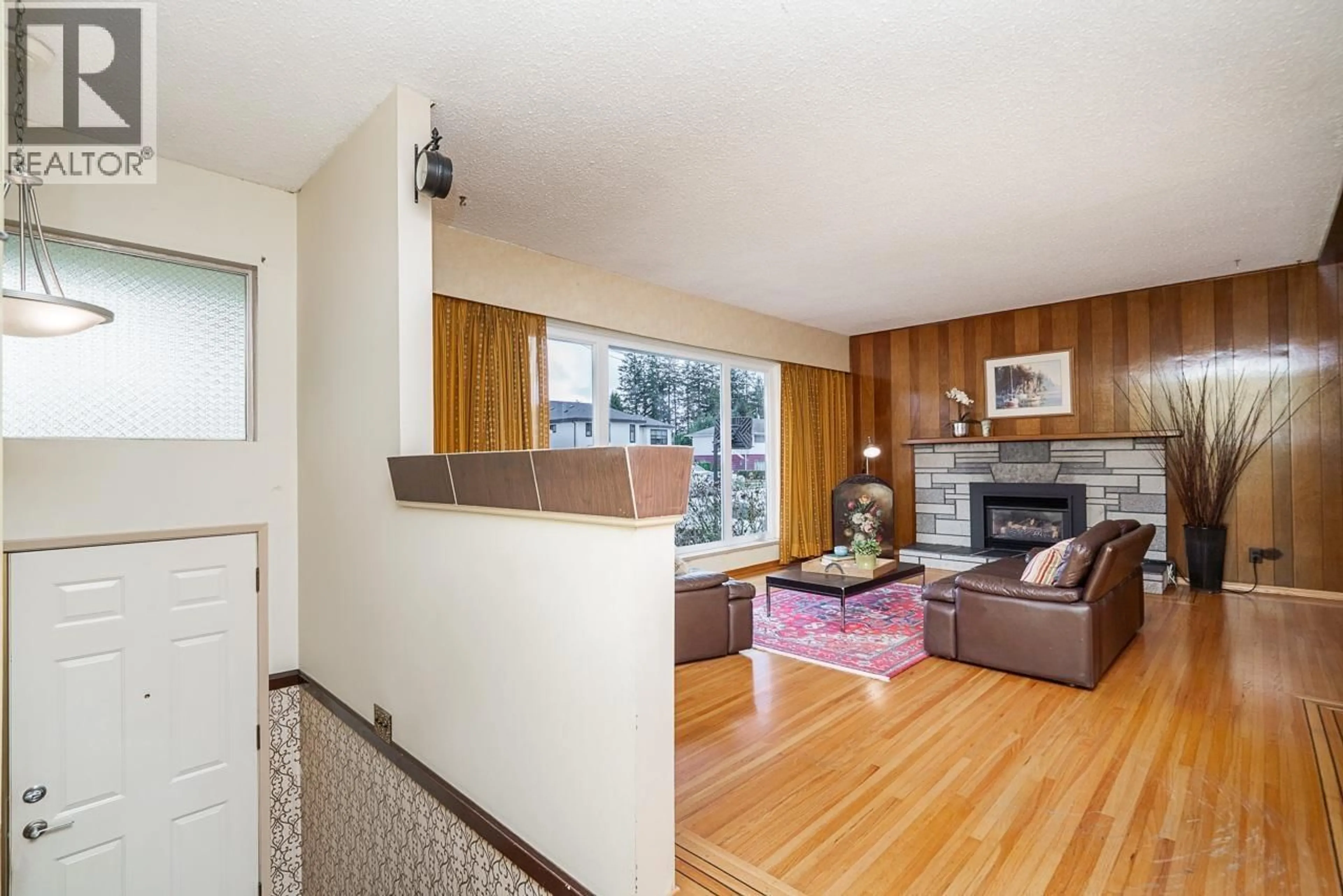 Living room with furniture, wood/laminate floor for 2293 WARRENTON AVENUE, Coquitlam British Columbia V3K3M4