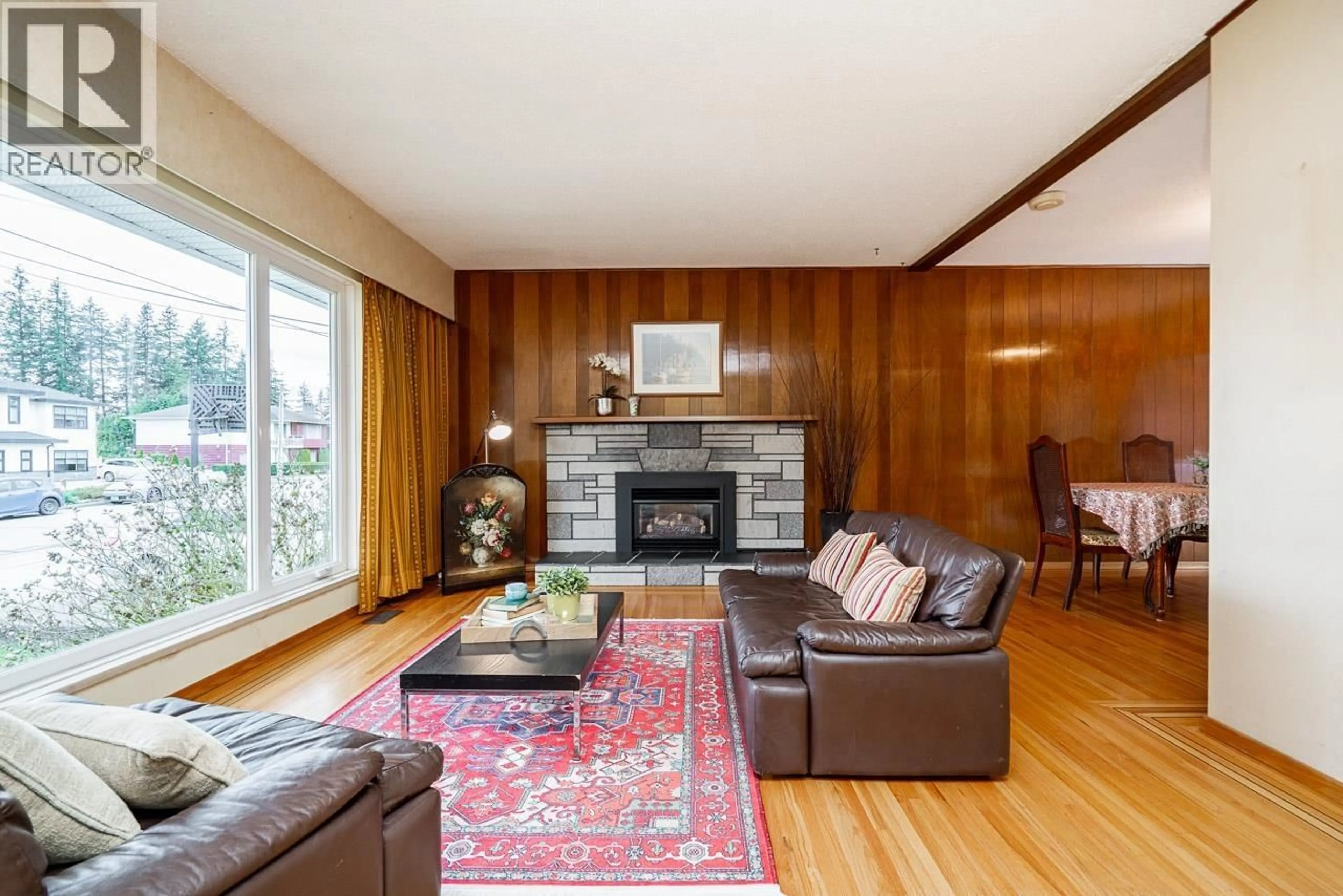 Living room with furniture, wood/laminate floor for 2293 WARRENTON AVENUE, Coquitlam British Columbia V3K3M4