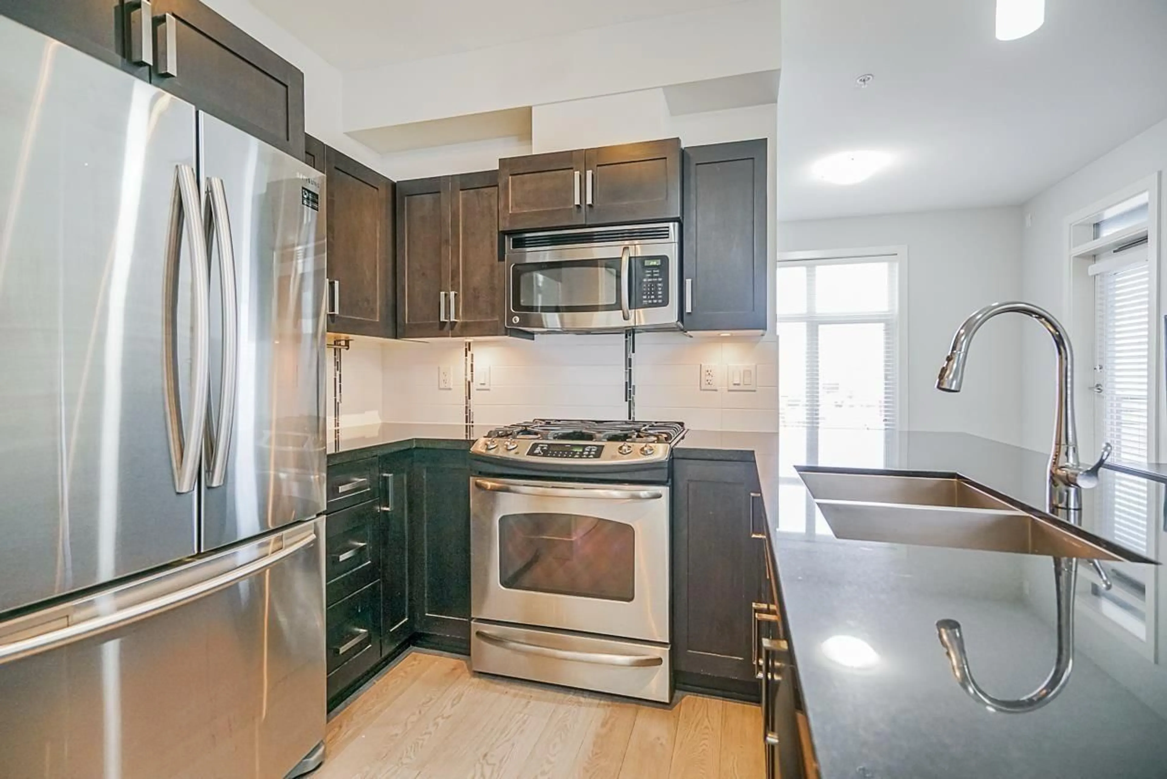 Standard kitchen, ceramic/tile floor for 211 - 20058 FRASER HIGHWAY, Langley British Columbia V3A0E5