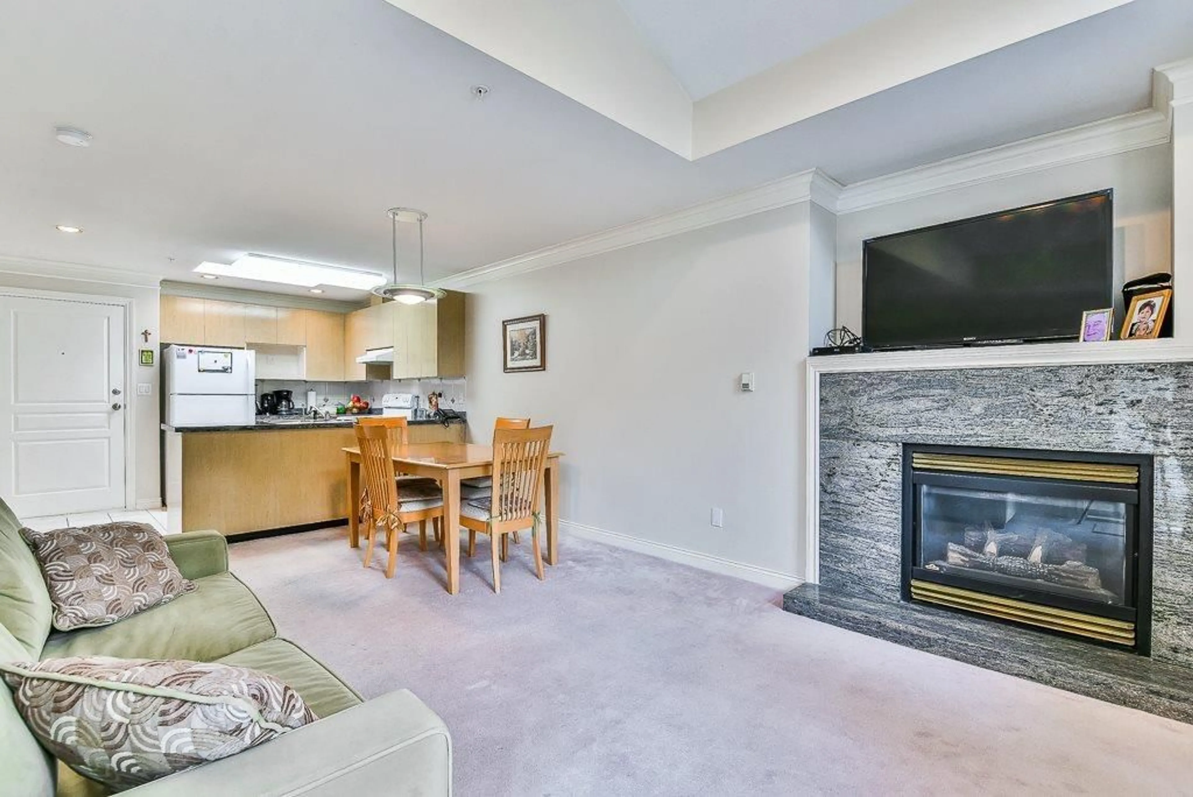 Living room with furniture, unknown for 404 - 8115 121A STREET, Surrey British Columbia V3W1J2