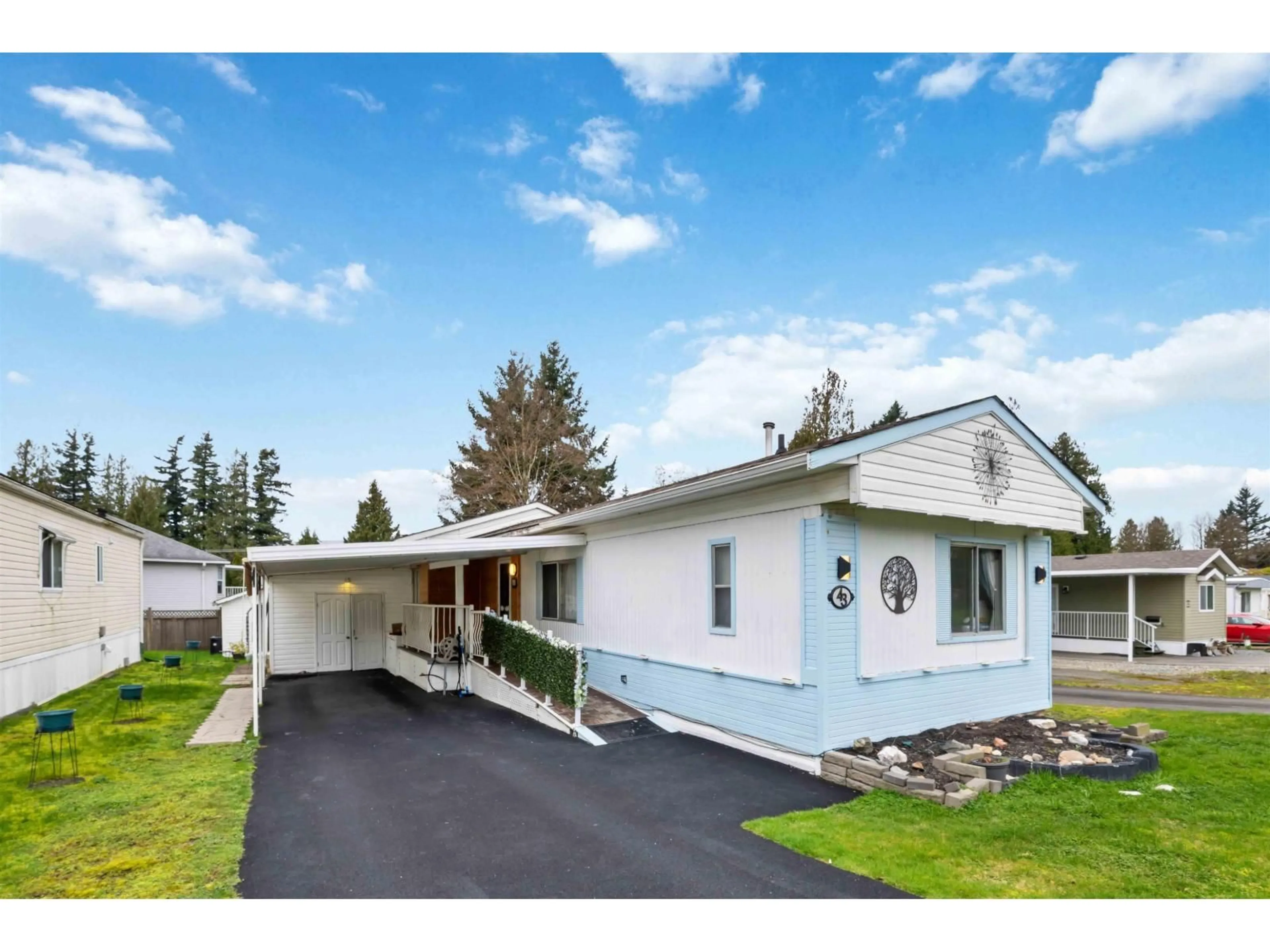 Home with vinyl exterior material, street for 43 - 2035 MARTENS STREET, Abbotsford British Columbia V2T6M4