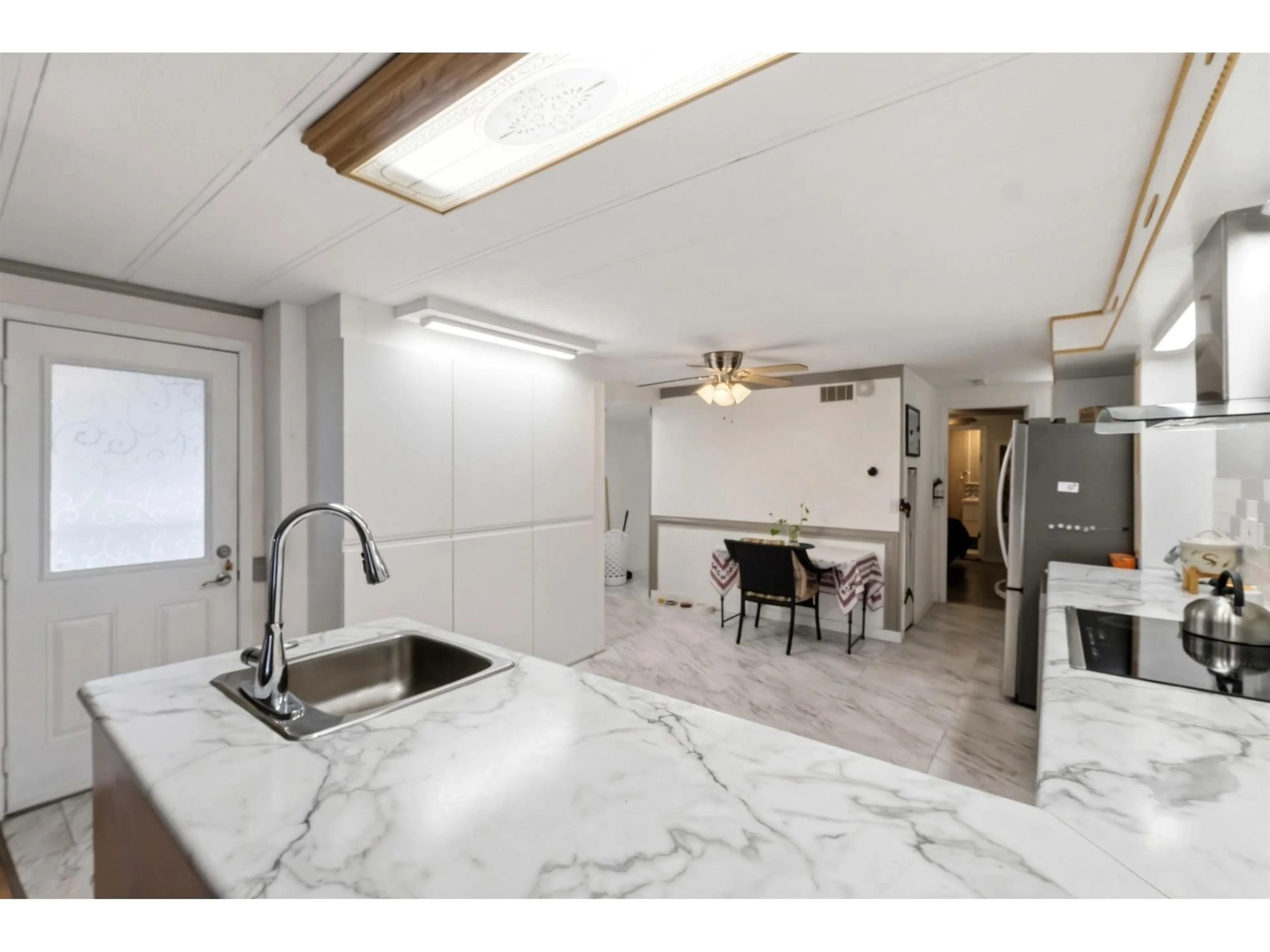 Open concept kitchen, ceramic/tile floor for 43 - 2035 MARTENS STREET, Abbotsford British Columbia V2T6M4