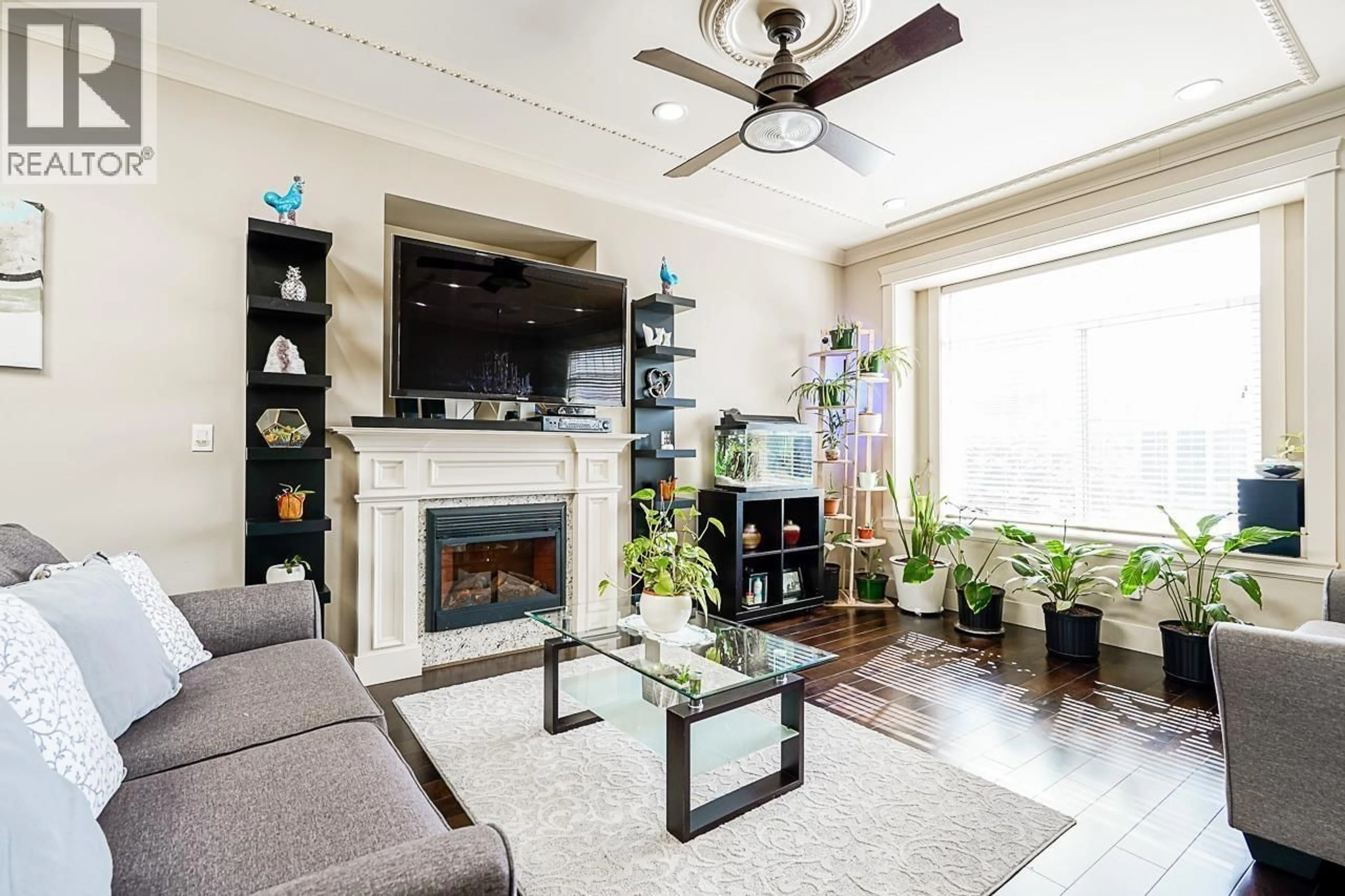 Living room with furniture, unknown for 2708 BOUNDARY ROAD, Burnaby British Columbia V5M3Z6