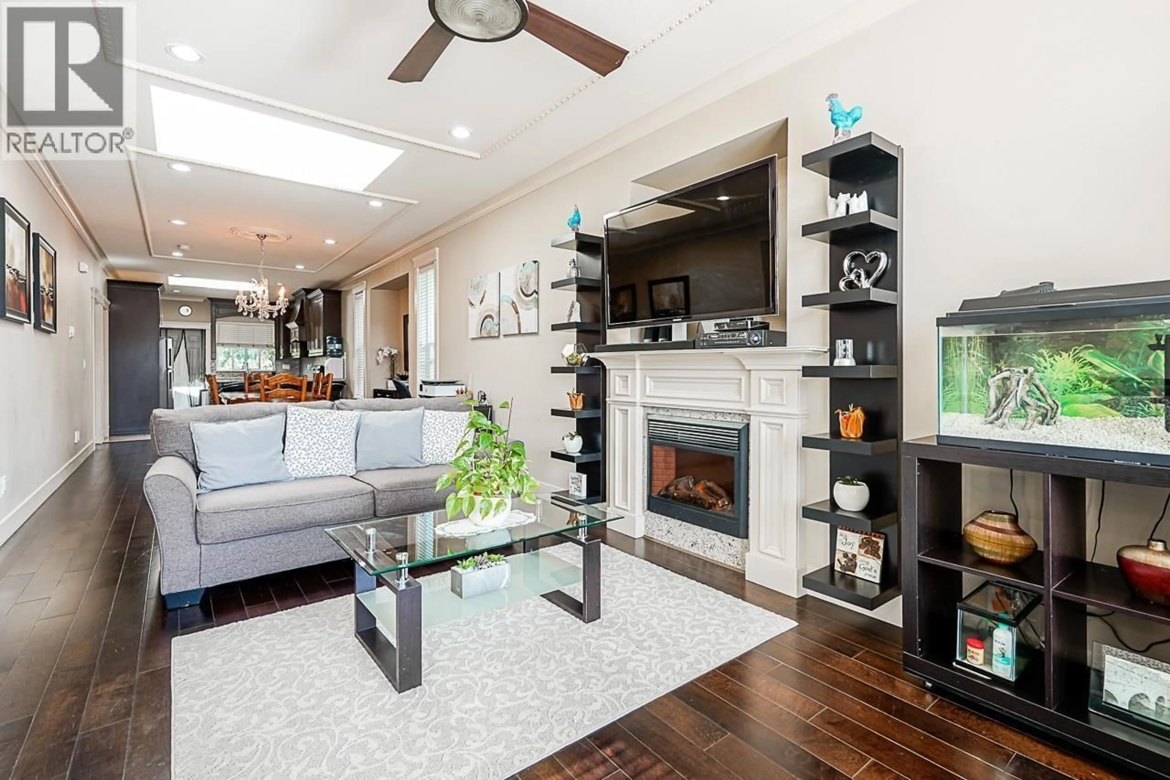 Living room with furniture, unknown for 2708 BOUNDARY ROAD, Burnaby British Columbia V5M3Z6