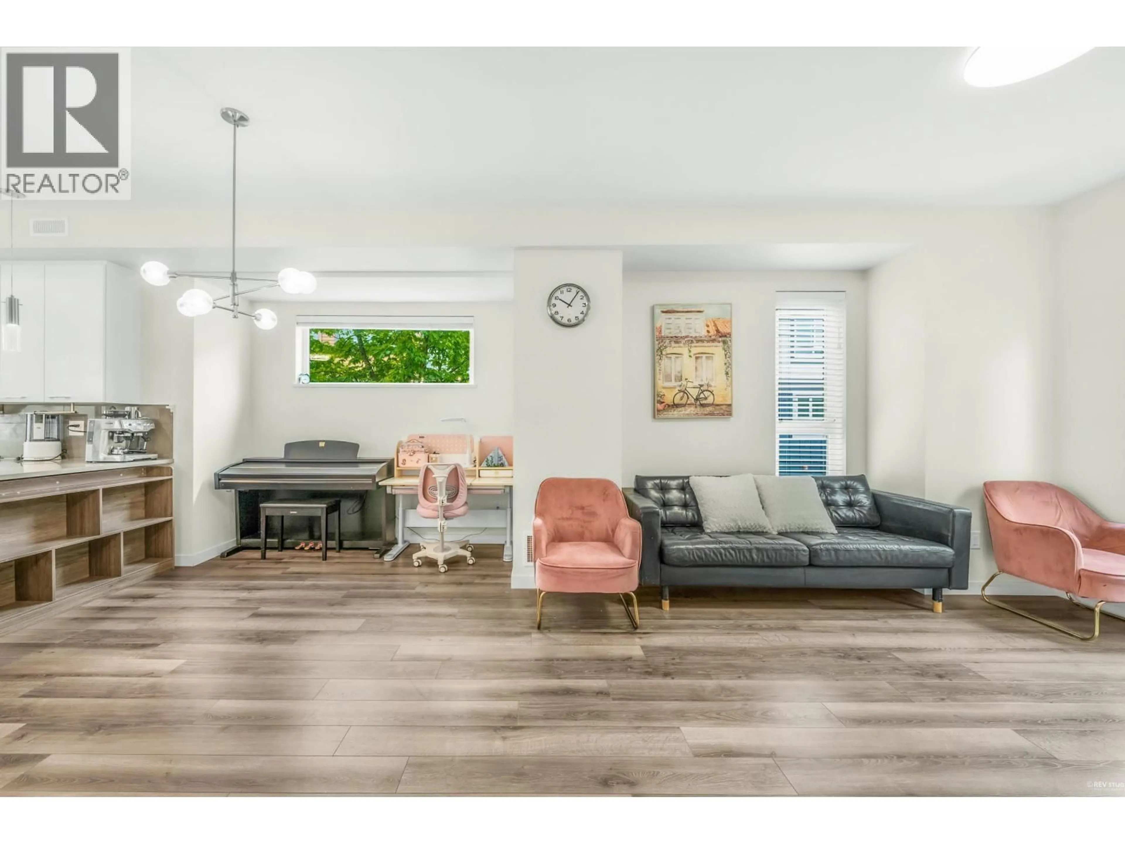 Living room with furniture, wood/laminate floor for 63 - 10311 RIVER DRIVE, Richmond British Columbia V6X0T2
