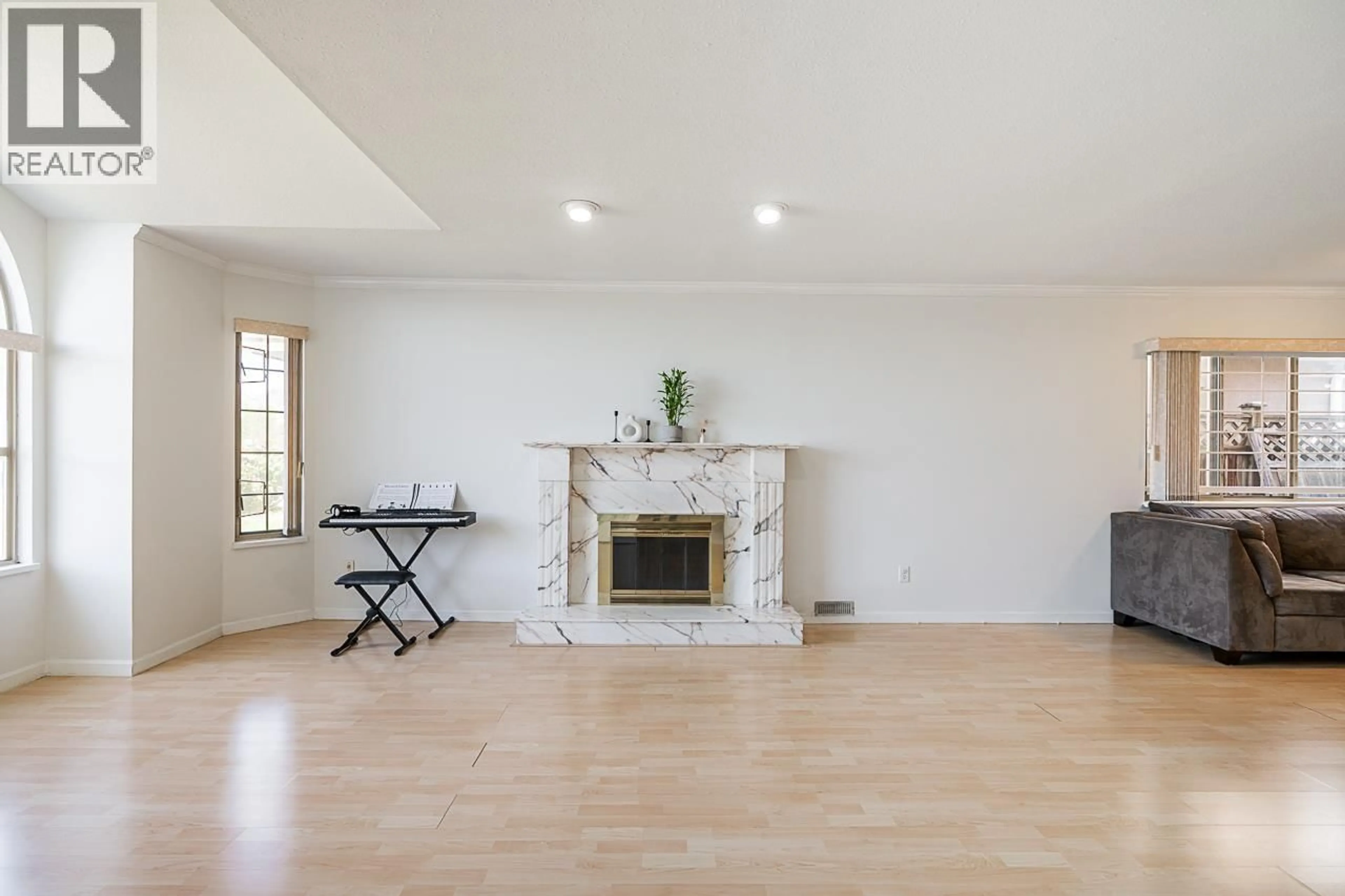 Living room with furniture, unknown for 10288 HALL AVENUE, Richmond British Columbia V6X3T9