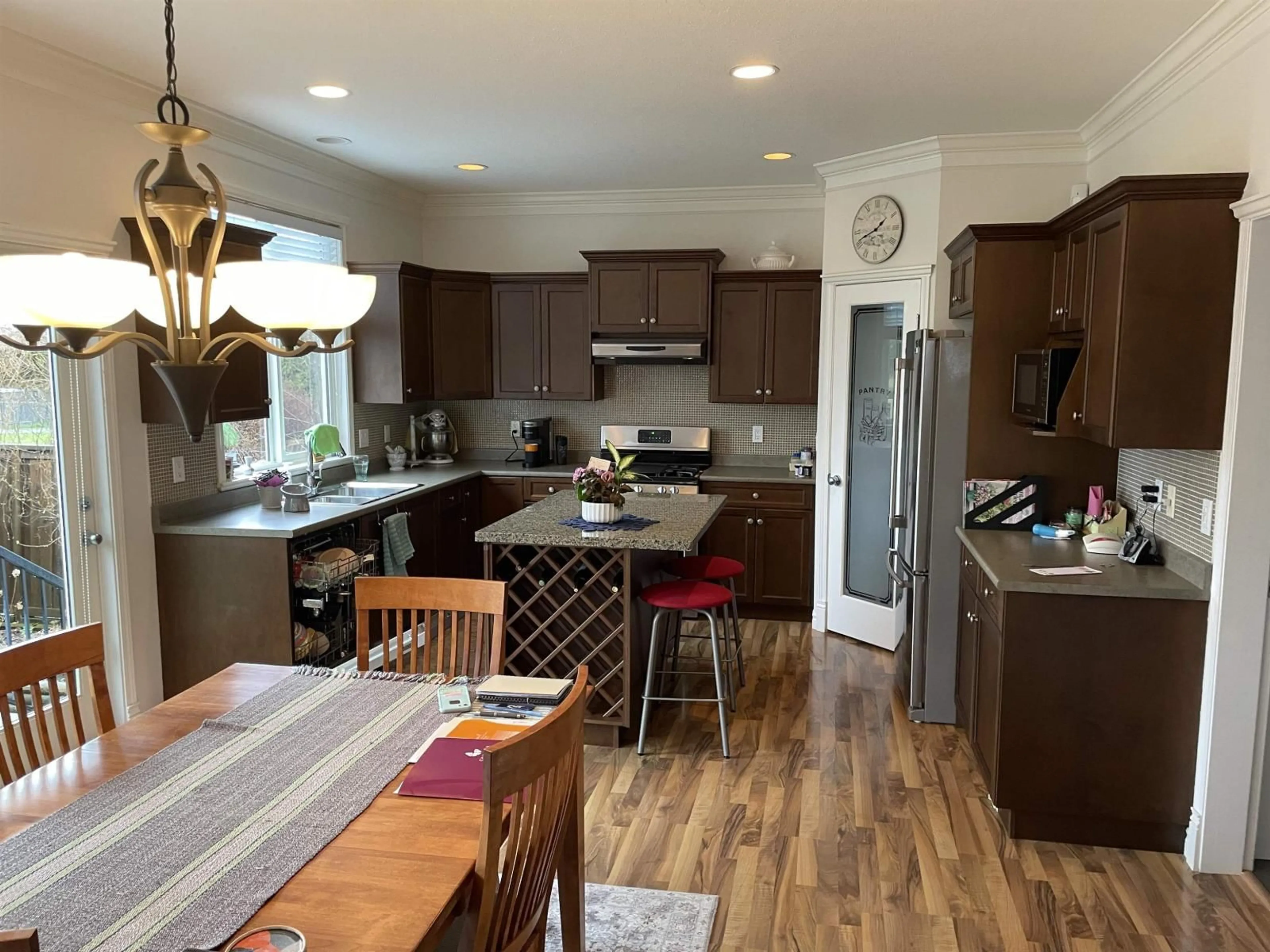 Open concept kitchen, wood/laminate floor for 32610 HOOD AVENUE, Mission British Columbia V2V7P5