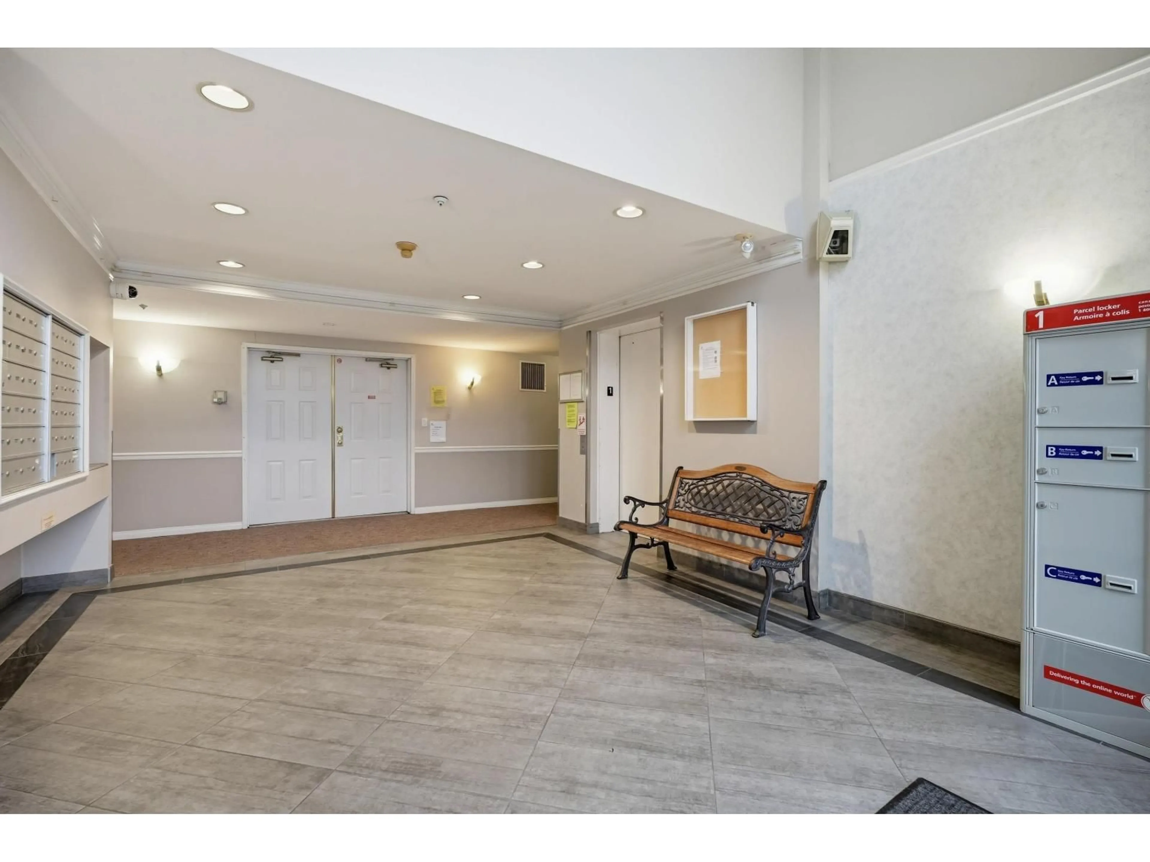 Indoor foyer for 308 - 12155 75A AVENUE, Surrey British Columbia V3W1B9