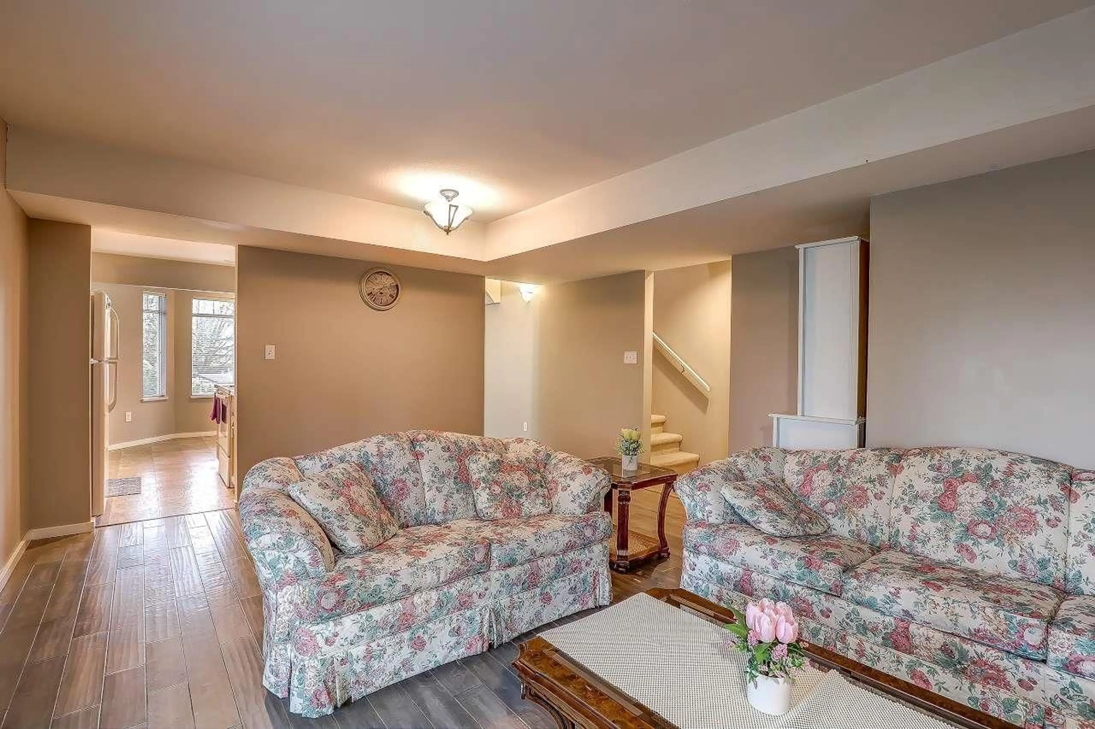 Living room with furniture, unknown for 4 - 32311 MCRAE AVENUE, Mission British Columbia V2V4X7