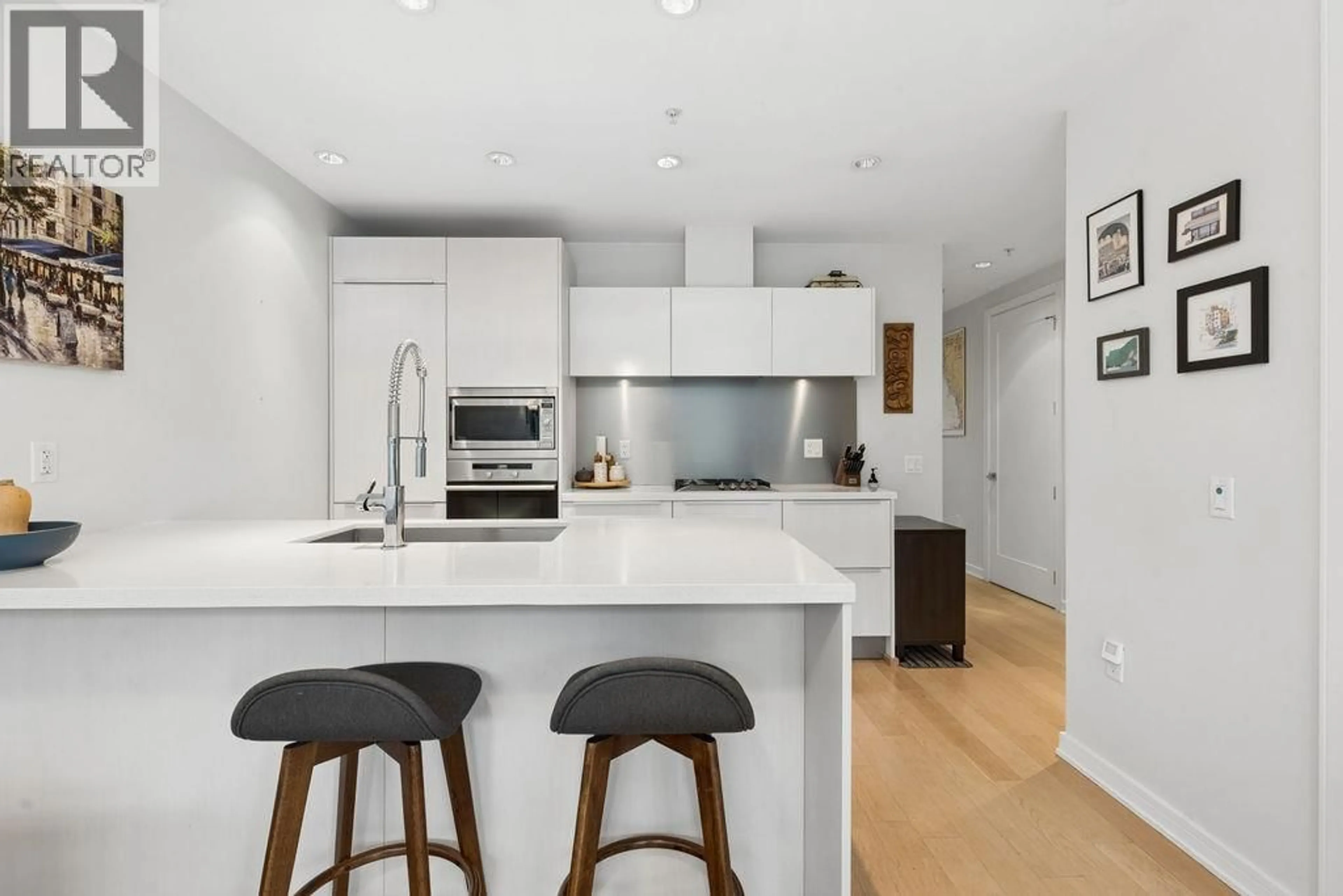 Contemporary kitchen, unknown for 403 - 181 1ST AVENUE, Vancouver British Columbia V5Y0E3