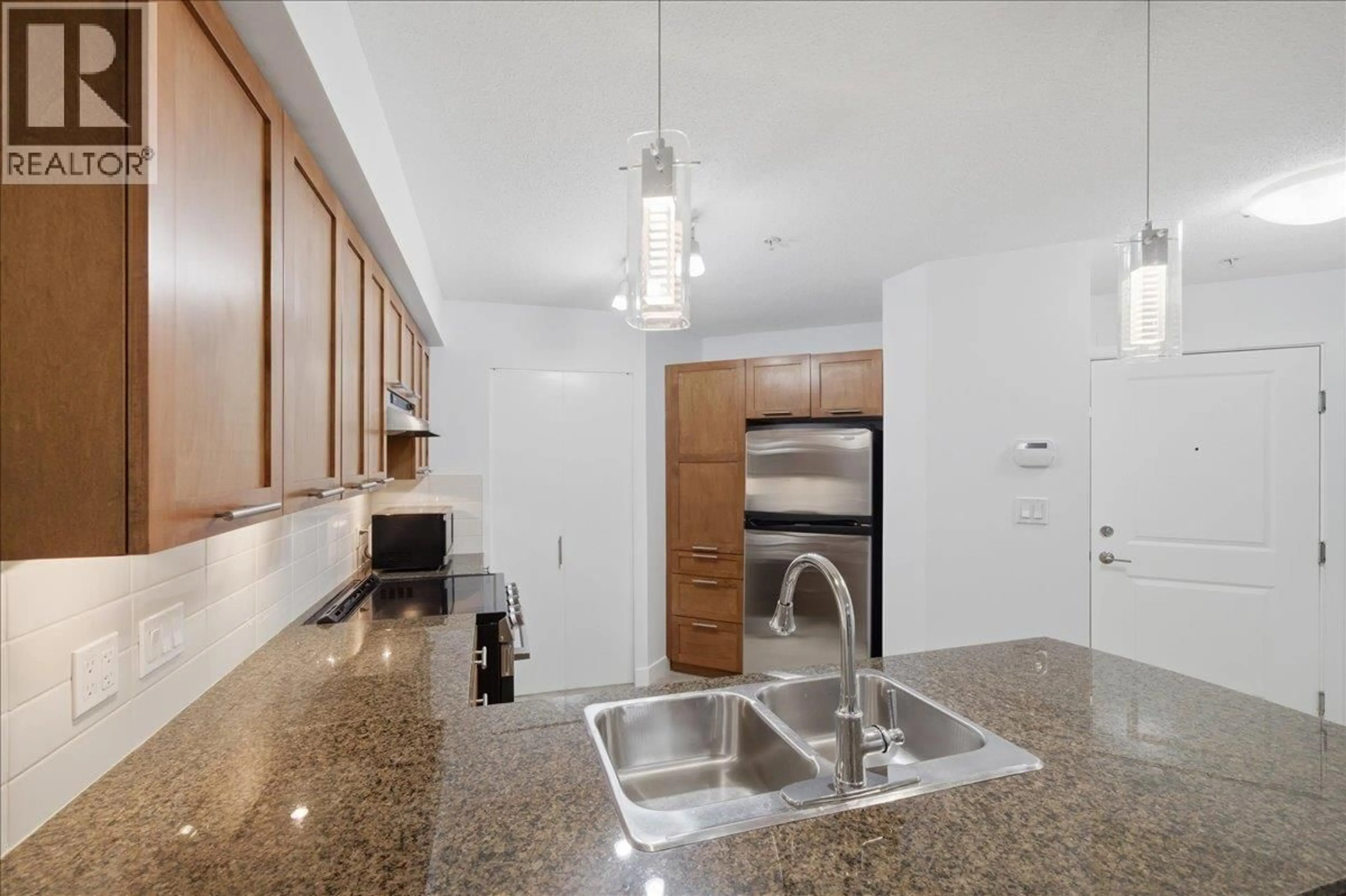 Open concept kitchen, ceramic/tile floor for 103 - 19673 MEADOW GARDENS WAY, Pitt Meadows British Columbia V3Y0A1