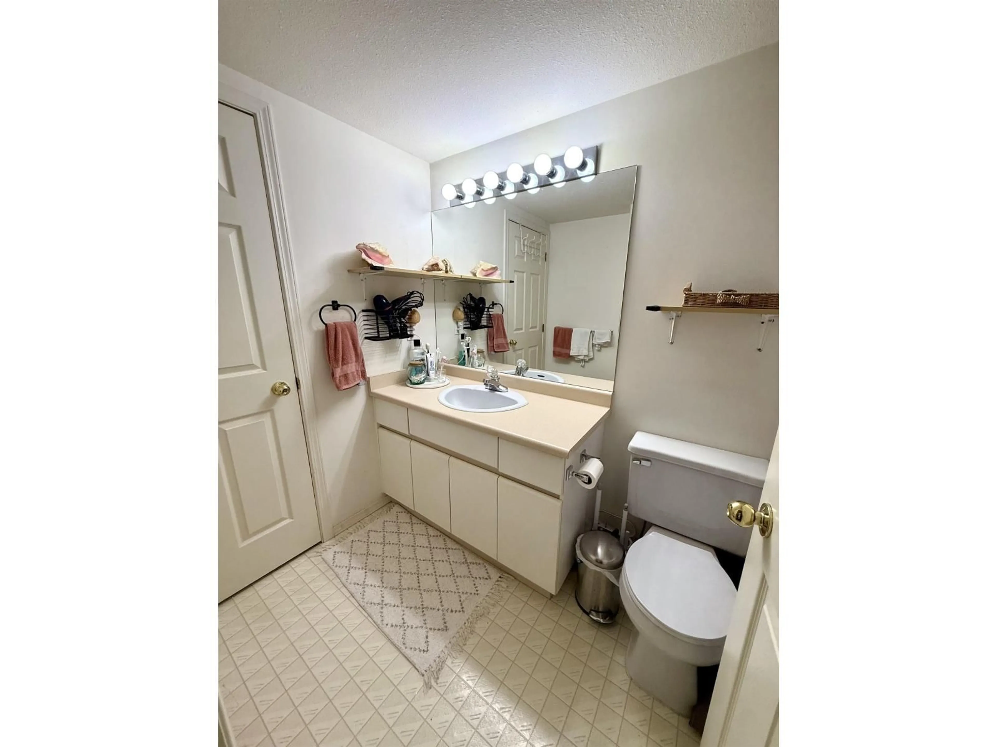 A pic of a room for 107 - 16031 82 AVENUE, Surrey British Columbia V4N0N4