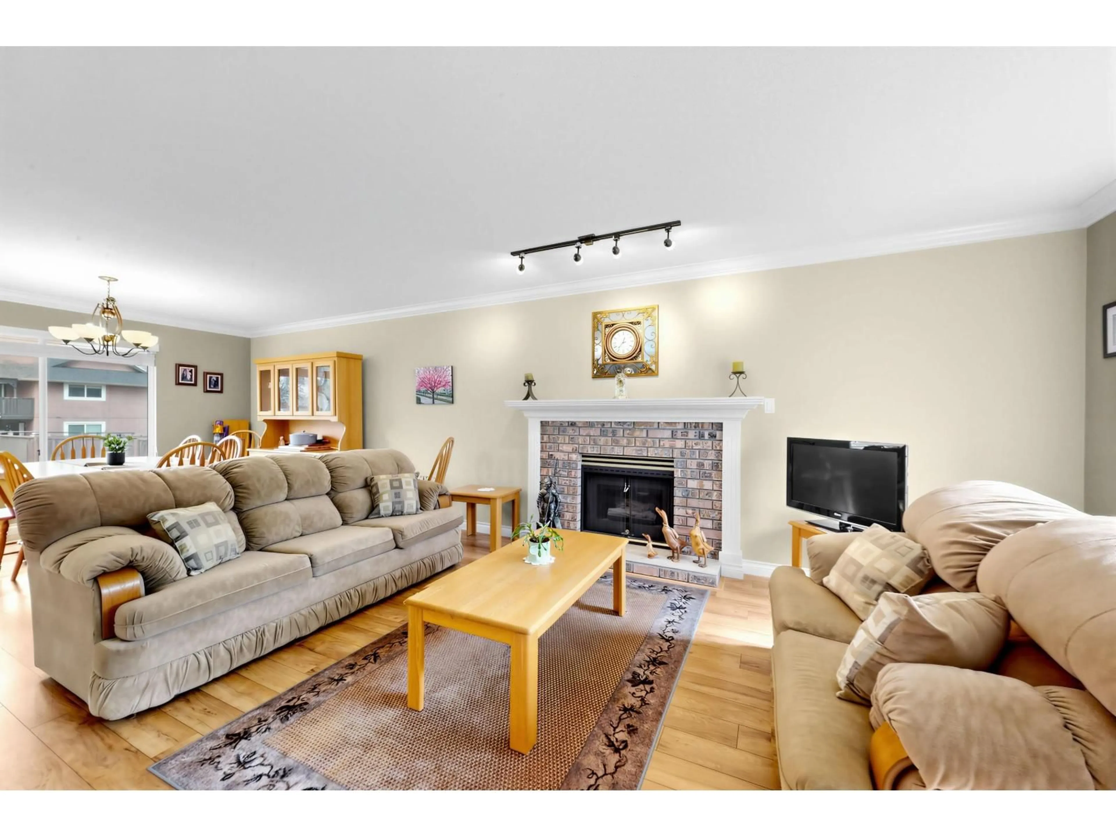 Living room with furniture, unknown for 15929 88A AVENUE, Surrey British Columbia V4N2X9
