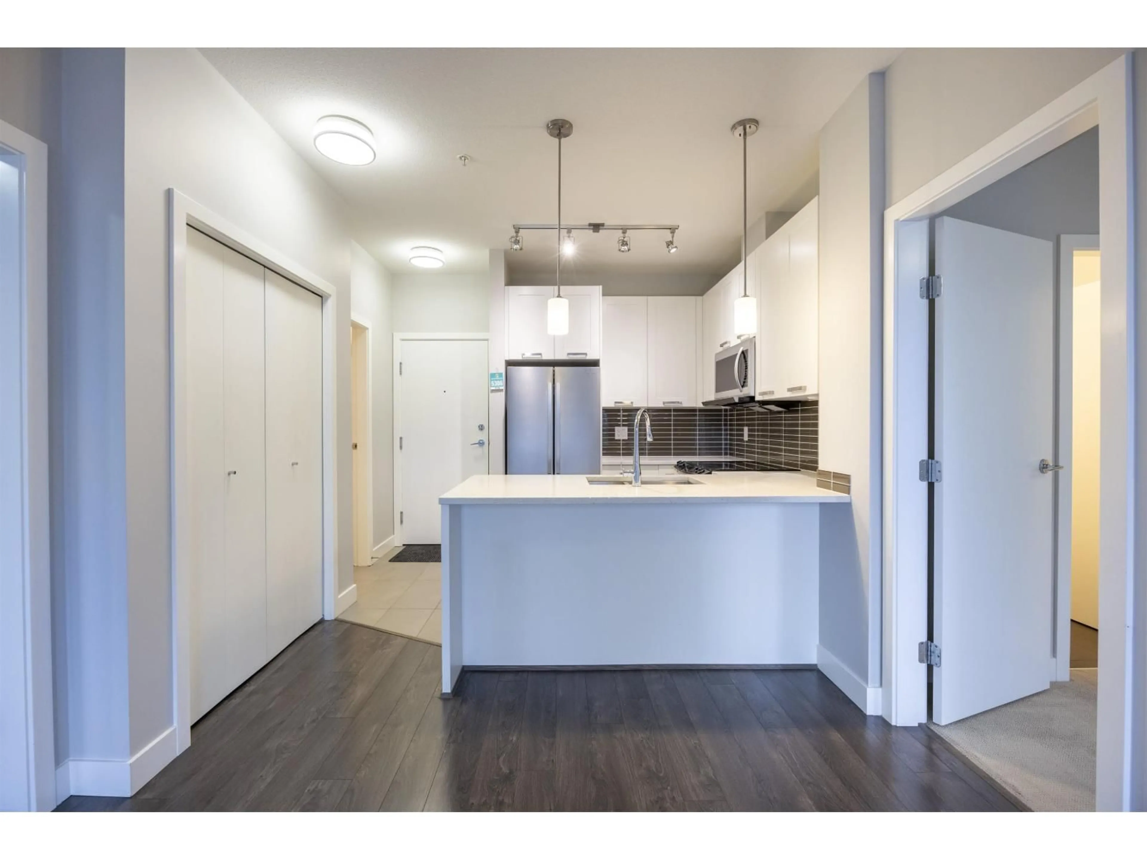 Standard kitchen, wood/laminate floor for 306 - 10455 154 STREET, Surrey British Columbia V3R0C5